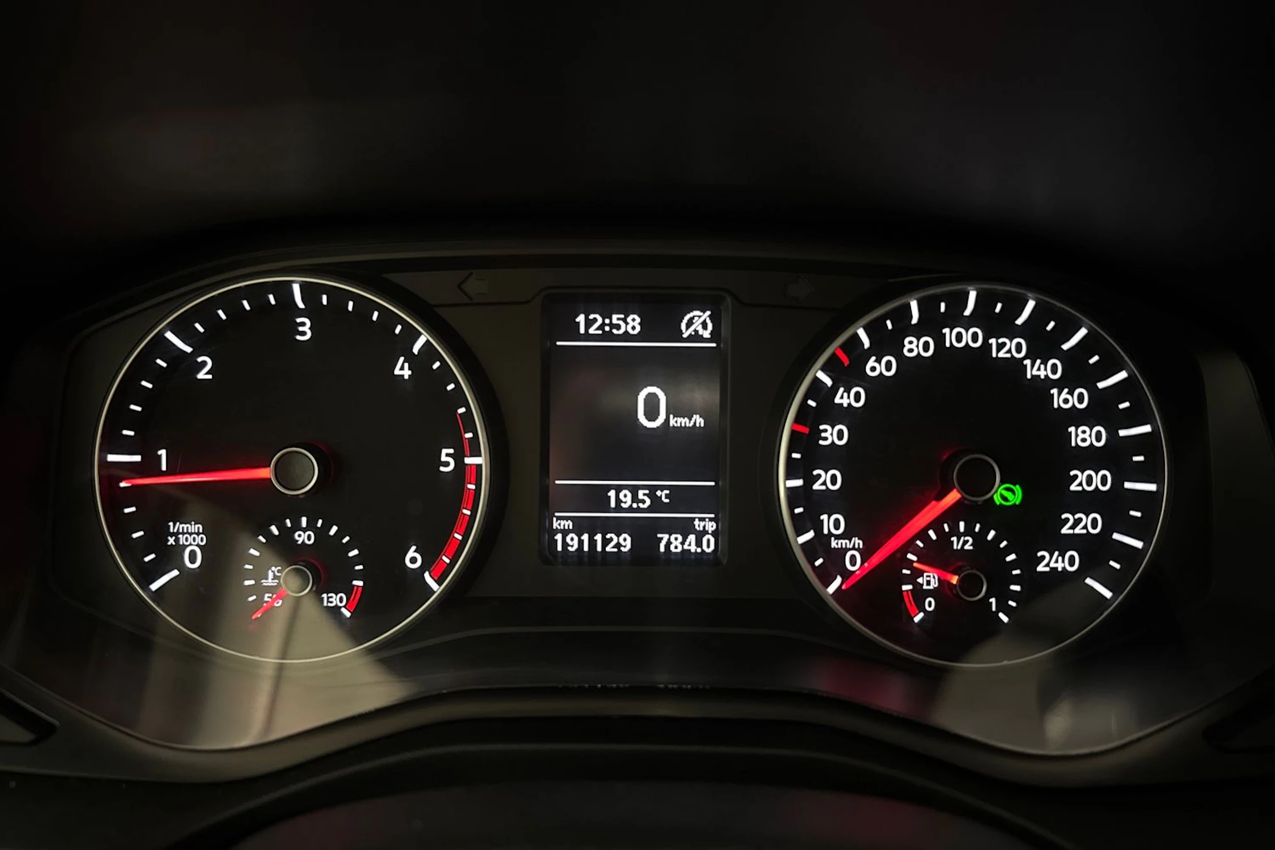 musta Volkswagen Amarok 2019 kuva 20.