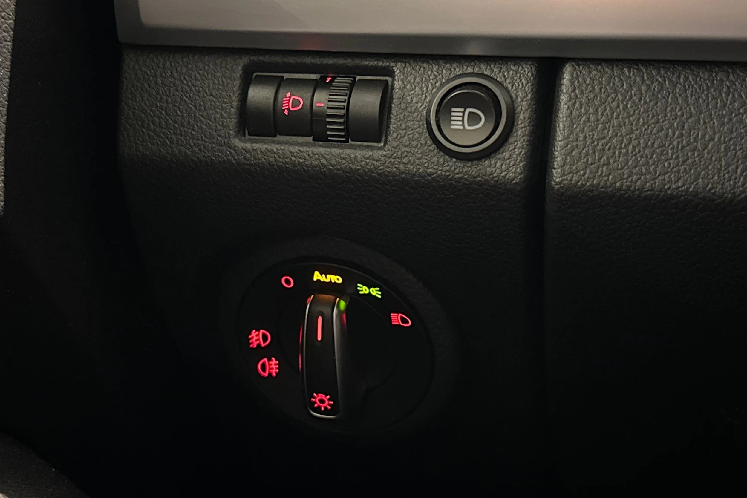 musta Volkswagen Amarok 2019 kuva 21.