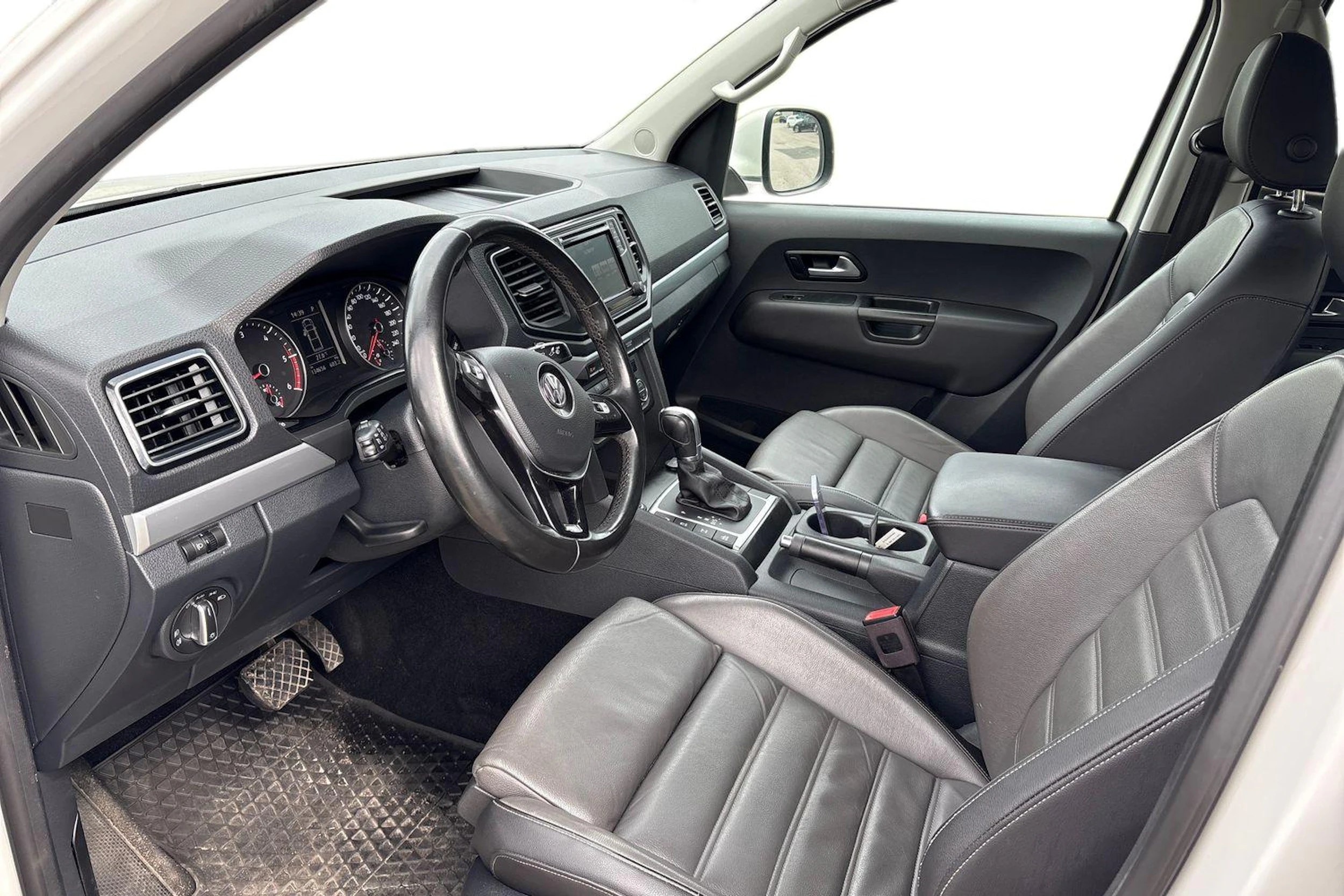 valkoinen Volkswagen Amarok 2019 kuva 3.