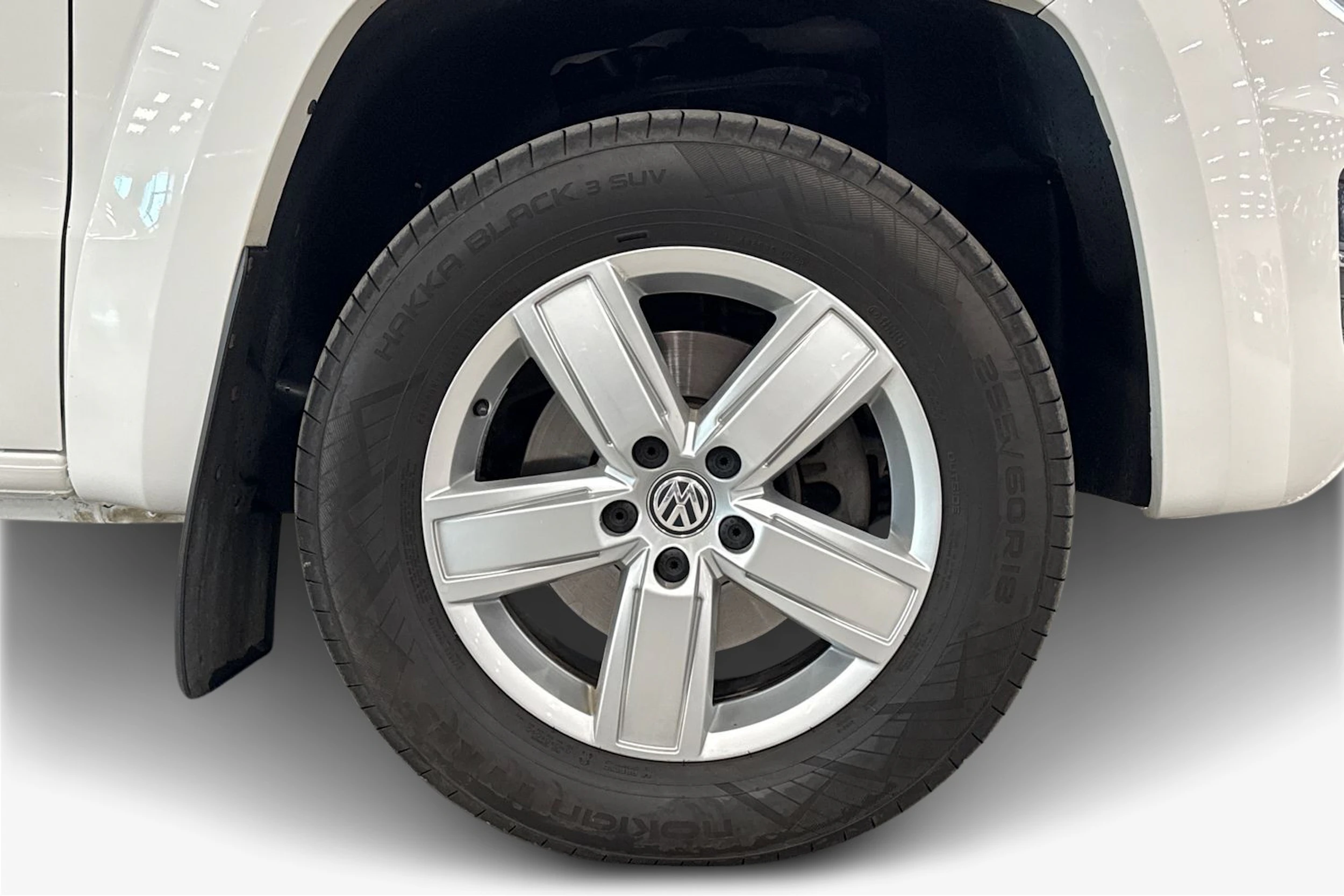 valkoinen Volkswagen Amarok 2019 kuva 12.