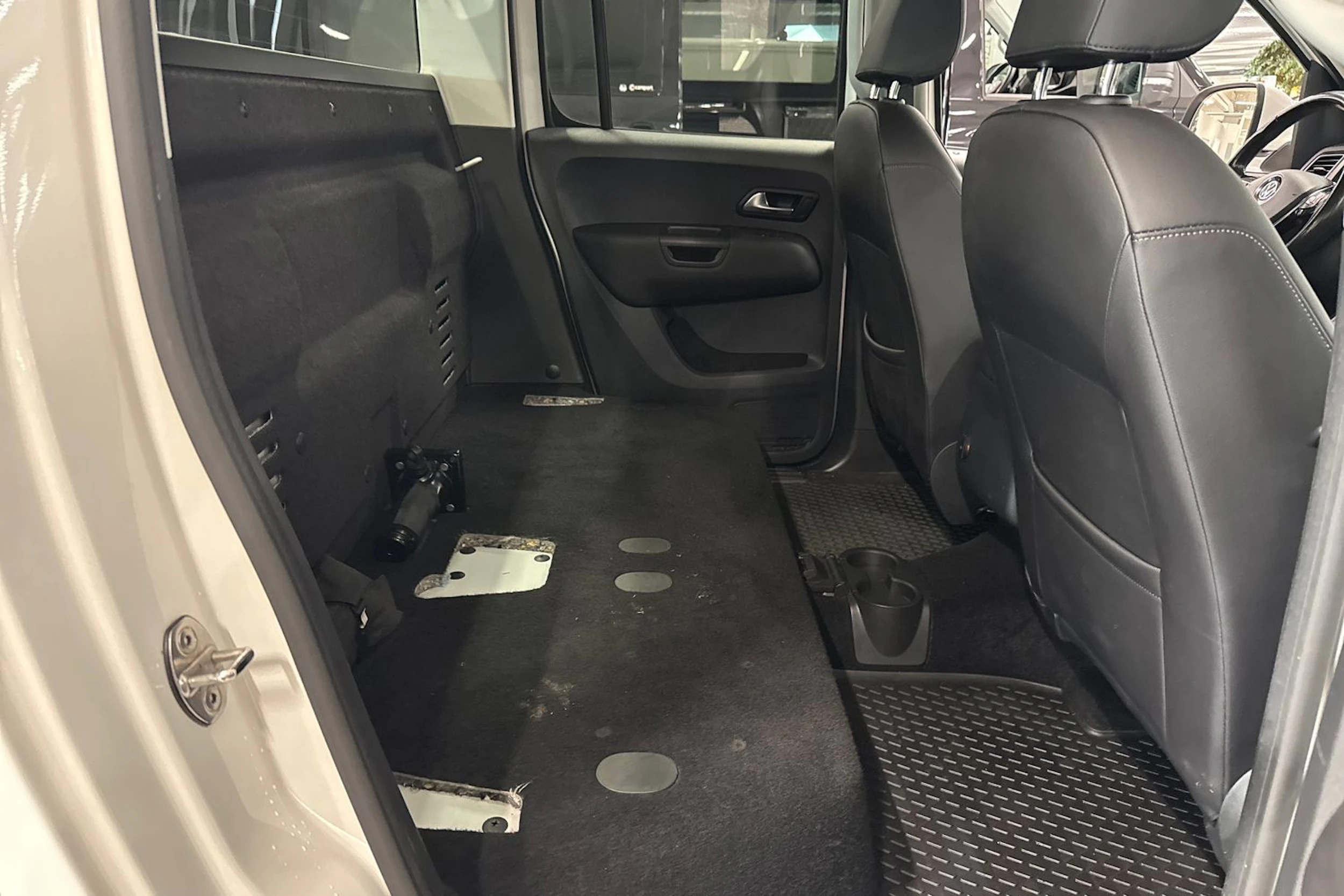 valkoinen Volkswagen Amarok 2019 kuva 13.