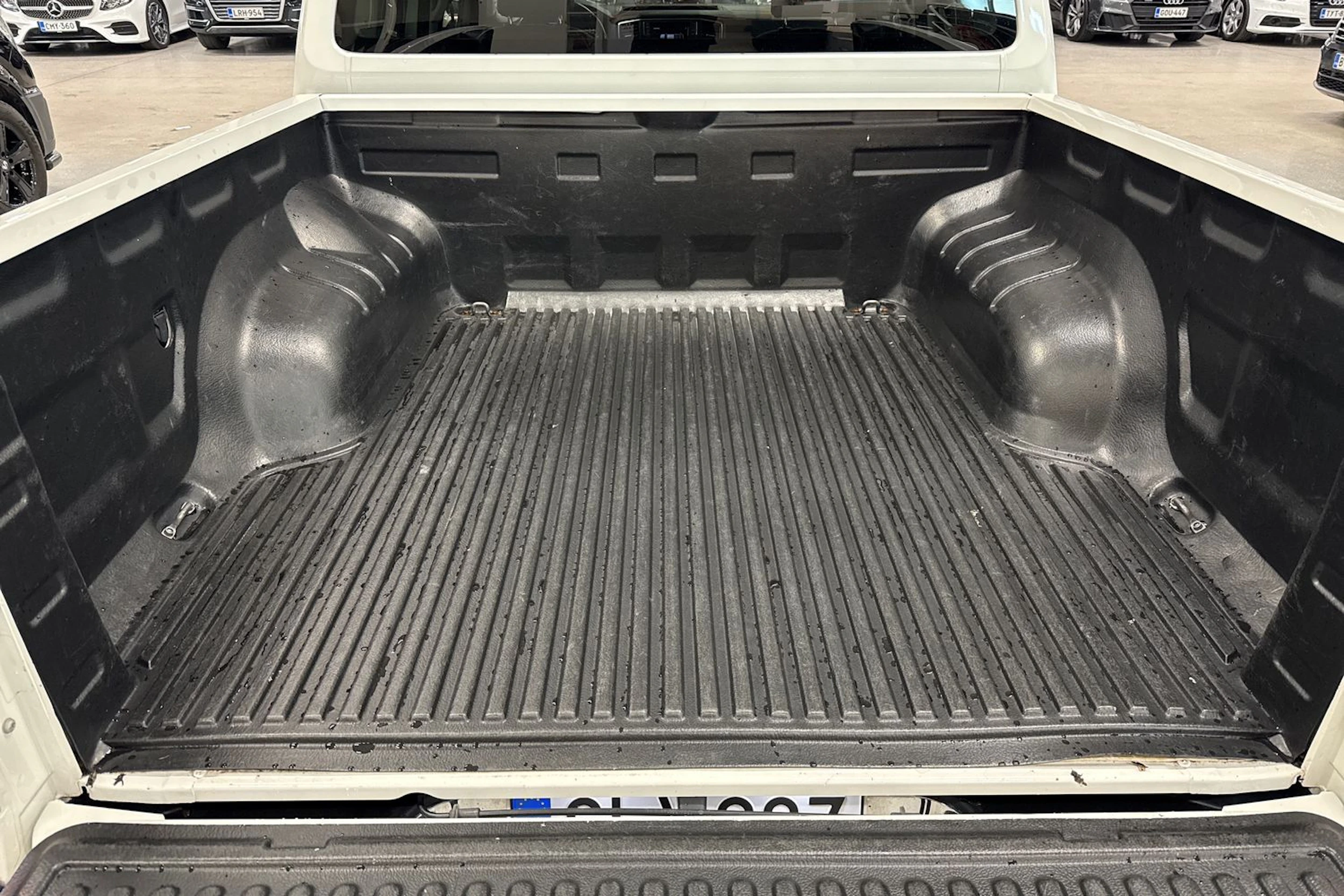 valkoinen Volkswagen Amarok 2019 kuva 15.