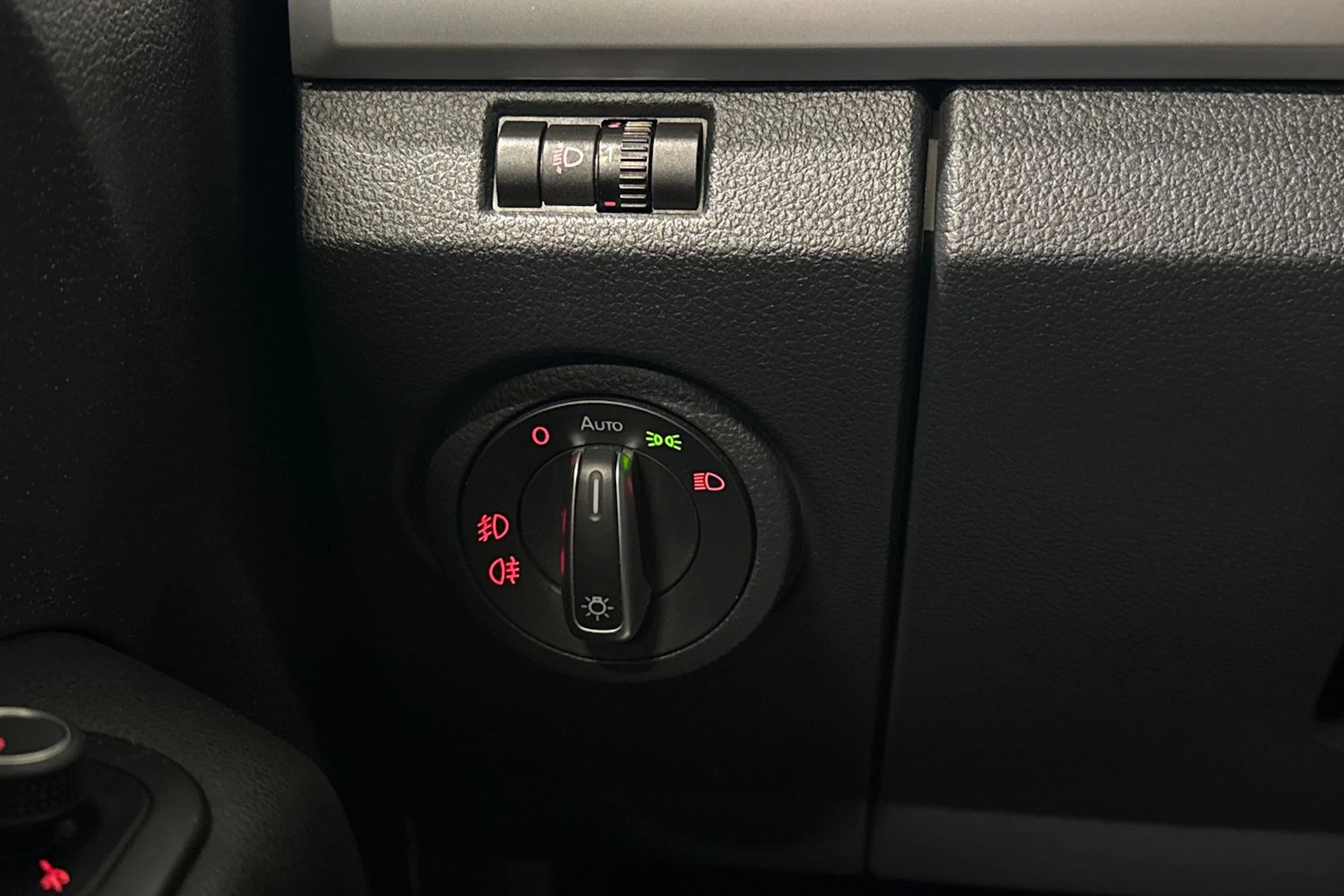 valkoinen Volkswagen Amarok 2019 kuva 20.