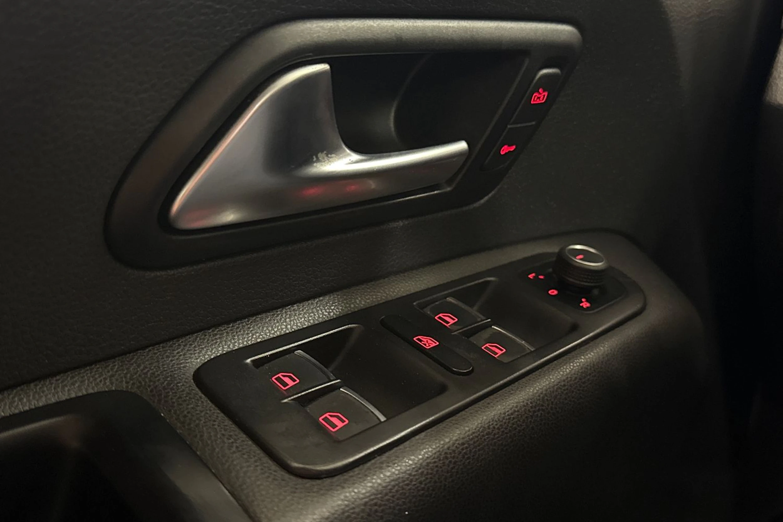 valkoinen Volkswagen Amarok 2019 kuva 21.