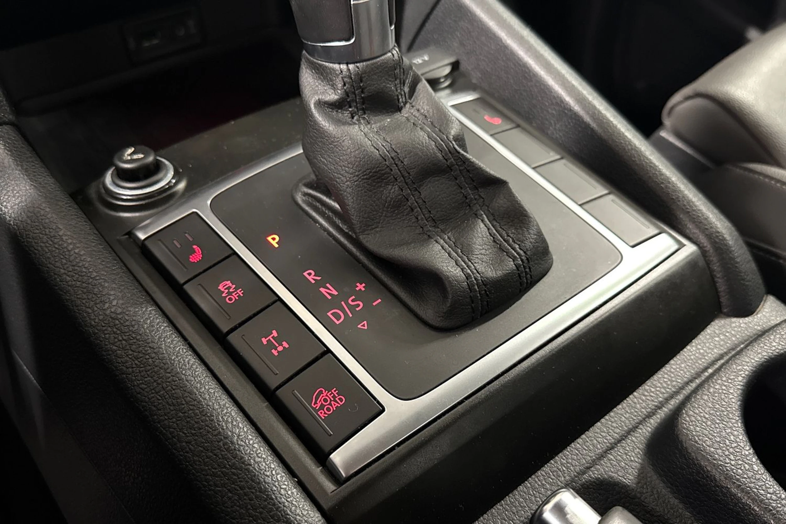 valkoinen Volkswagen Amarok 2019 kuva 22.