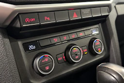 valkoinen Volkswagen Amarok 2019 kuva 23.