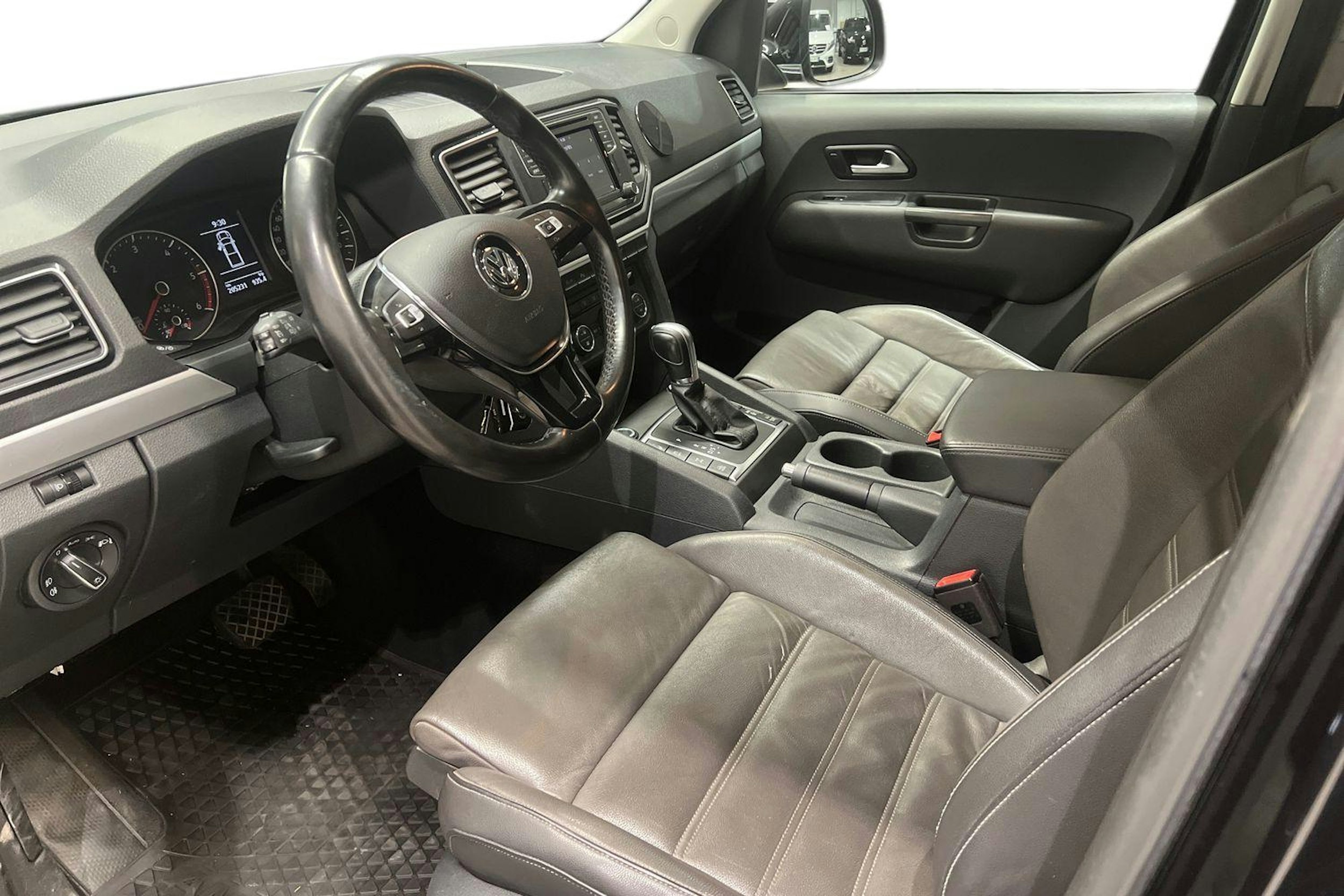 Musta Volkswagen Amarok 2019 kuva 8.