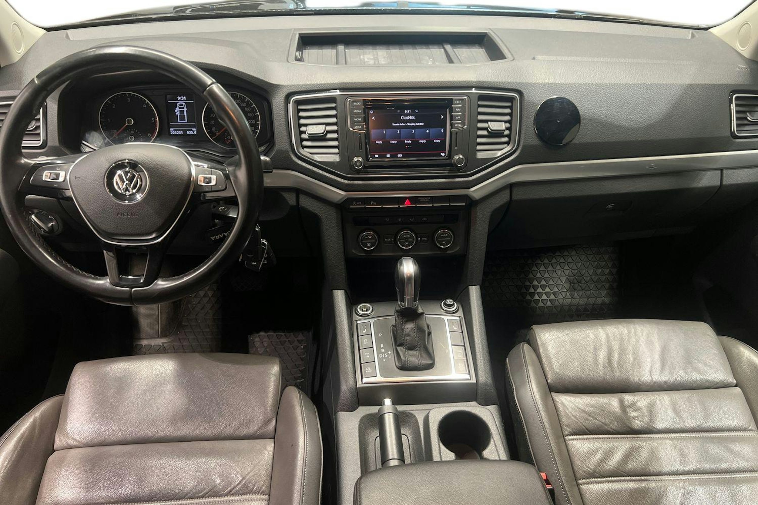 Musta Volkswagen Amarok 2019 kuva 9.