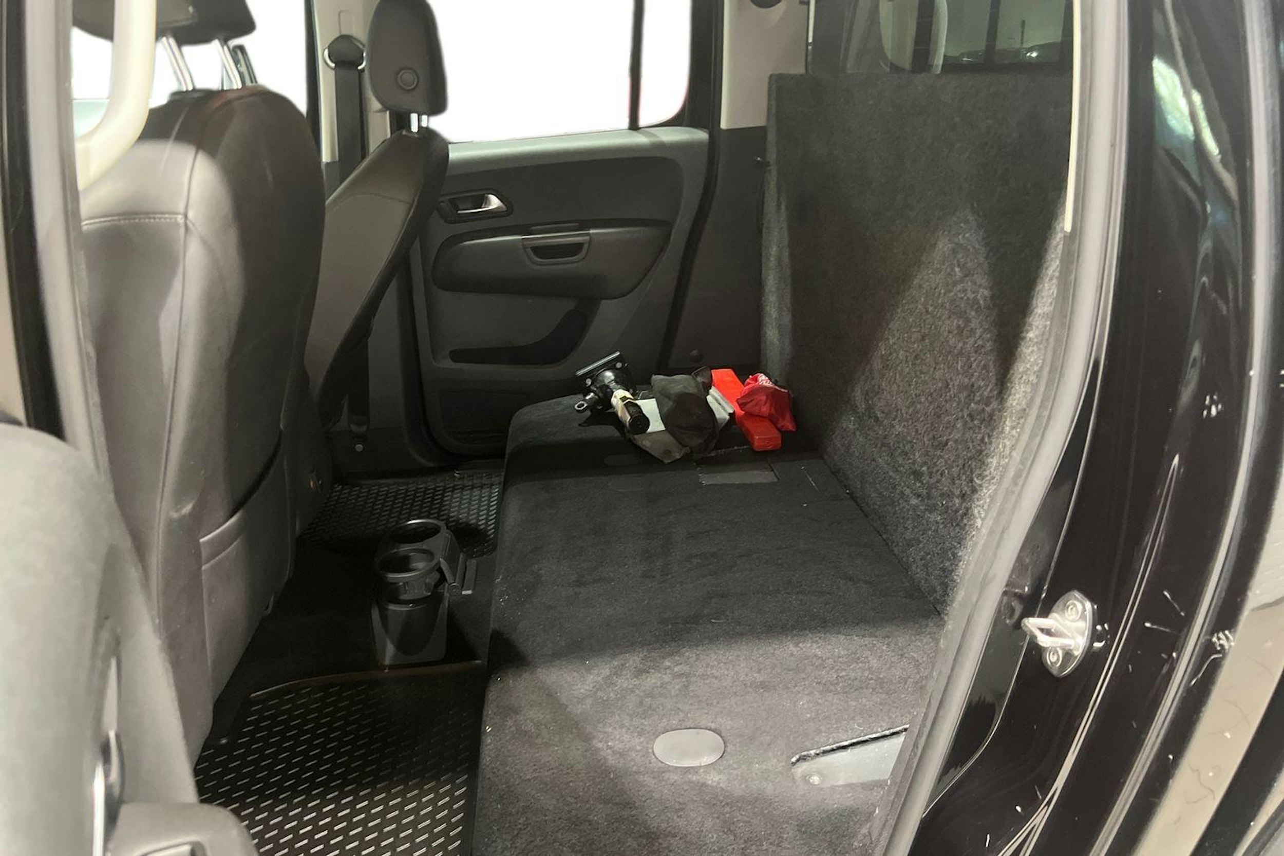 Musta Volkswagen Amarok 2019 kuva 11.