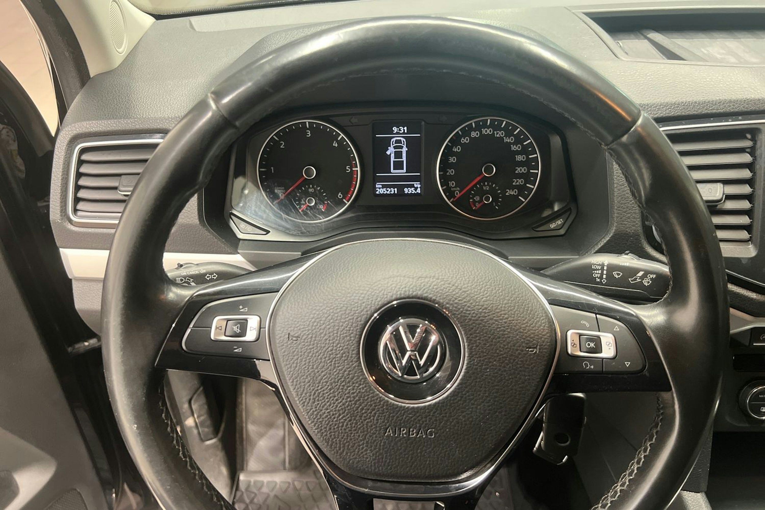 Musta Volkswagen Amarok 2019 kuva 13.