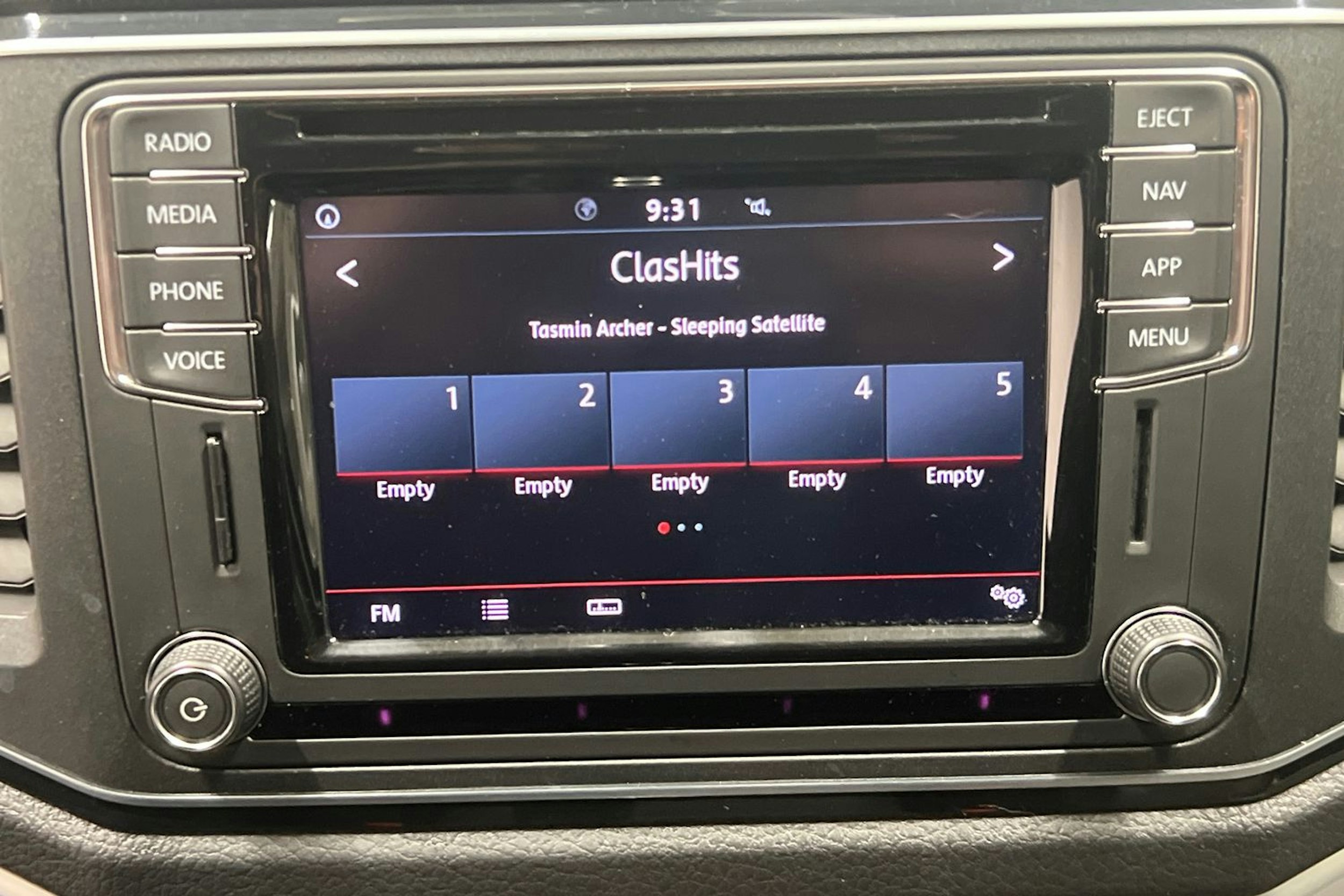 Musta Volkswagen Amarok 2019 kuva 15.