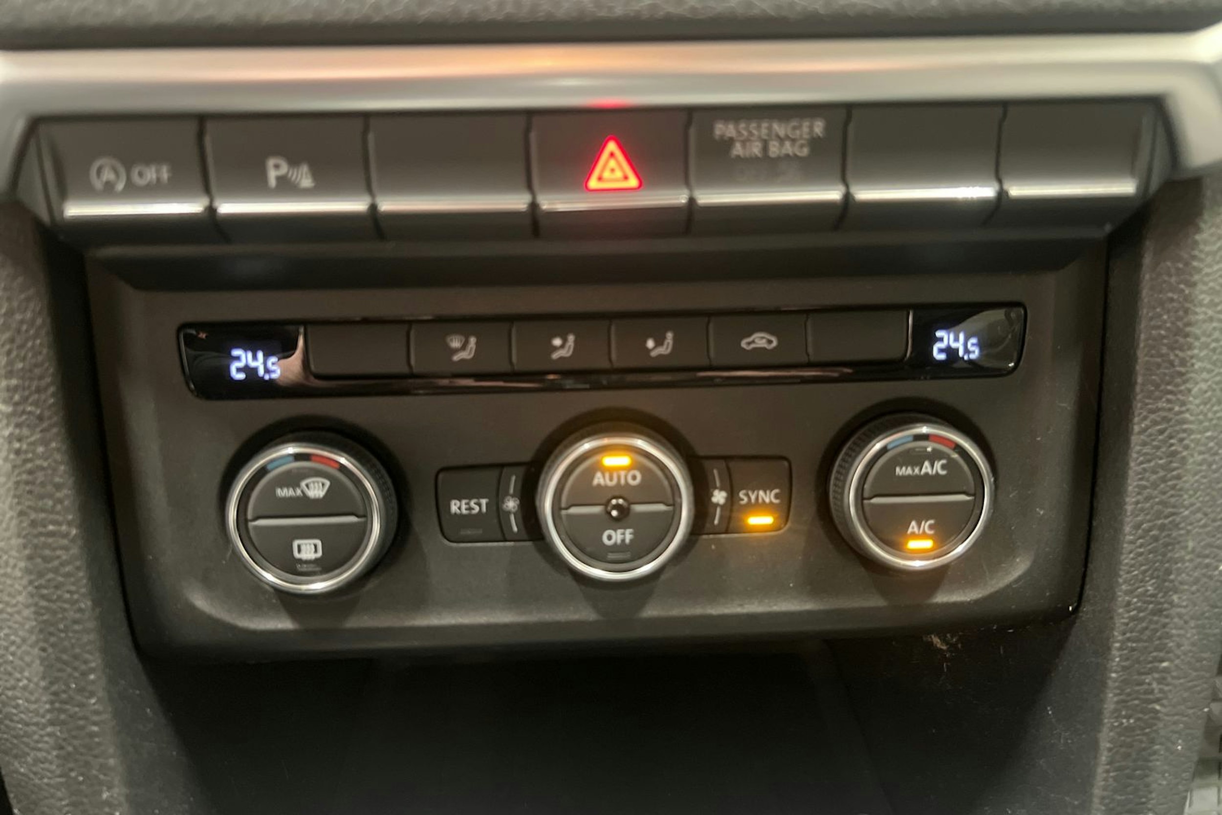 Musta Volkswagen Amarok 2019 kuva 18.