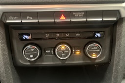 Musta Volkswagen Amarok 2019 kuva 18.