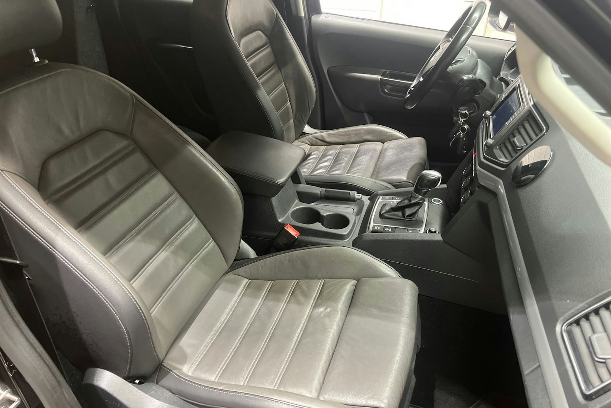 Musta Volkswagen Amarok 2019 kuva 22.