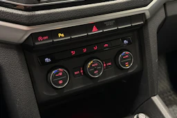 Musta Volkswagen Amarok 2019 kuva 26.