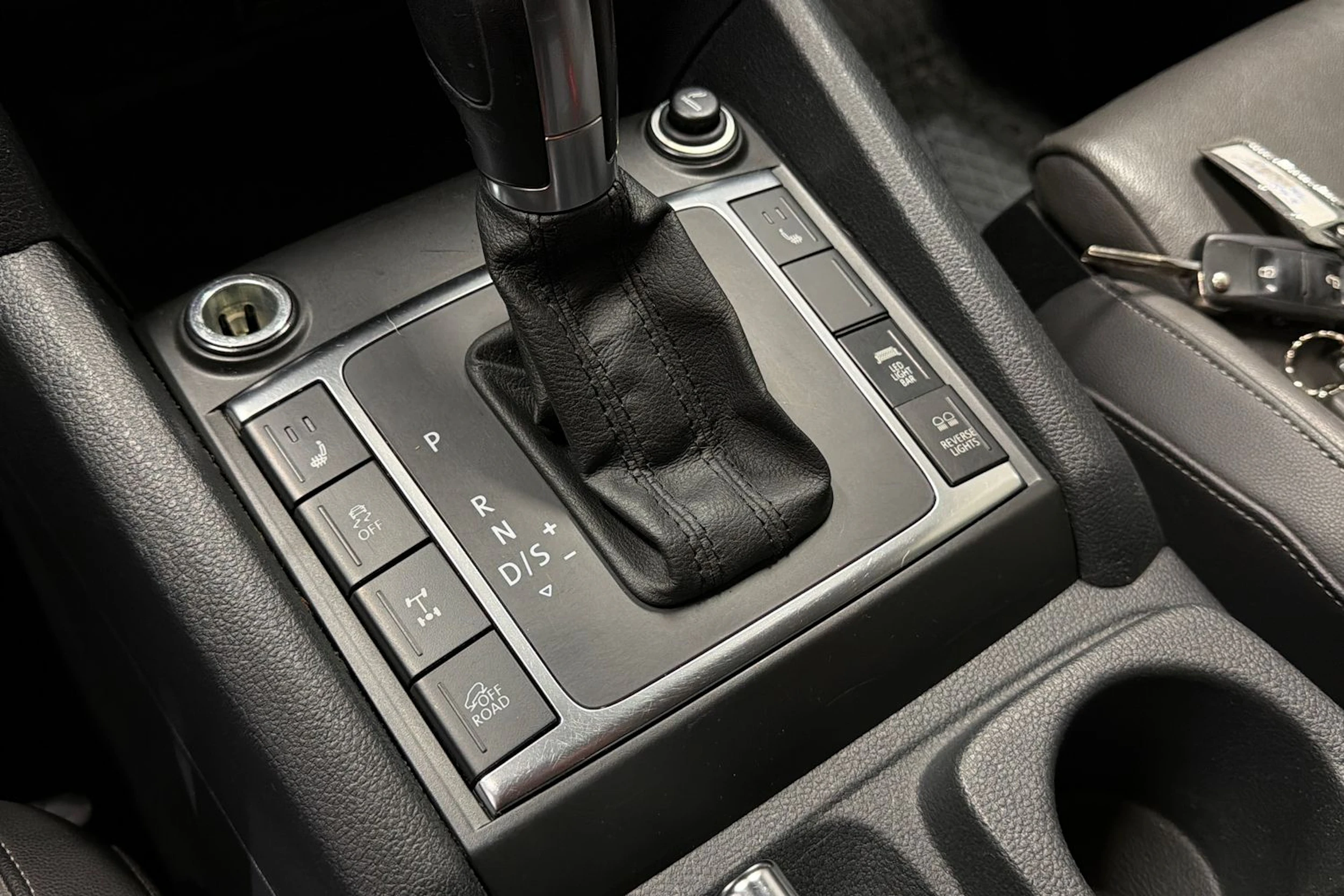 Musta Volkswagen Amarok 2019 kuva 28.
