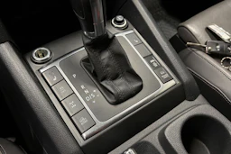 Musta Volkswagen Amarok 2019 kuva 28.