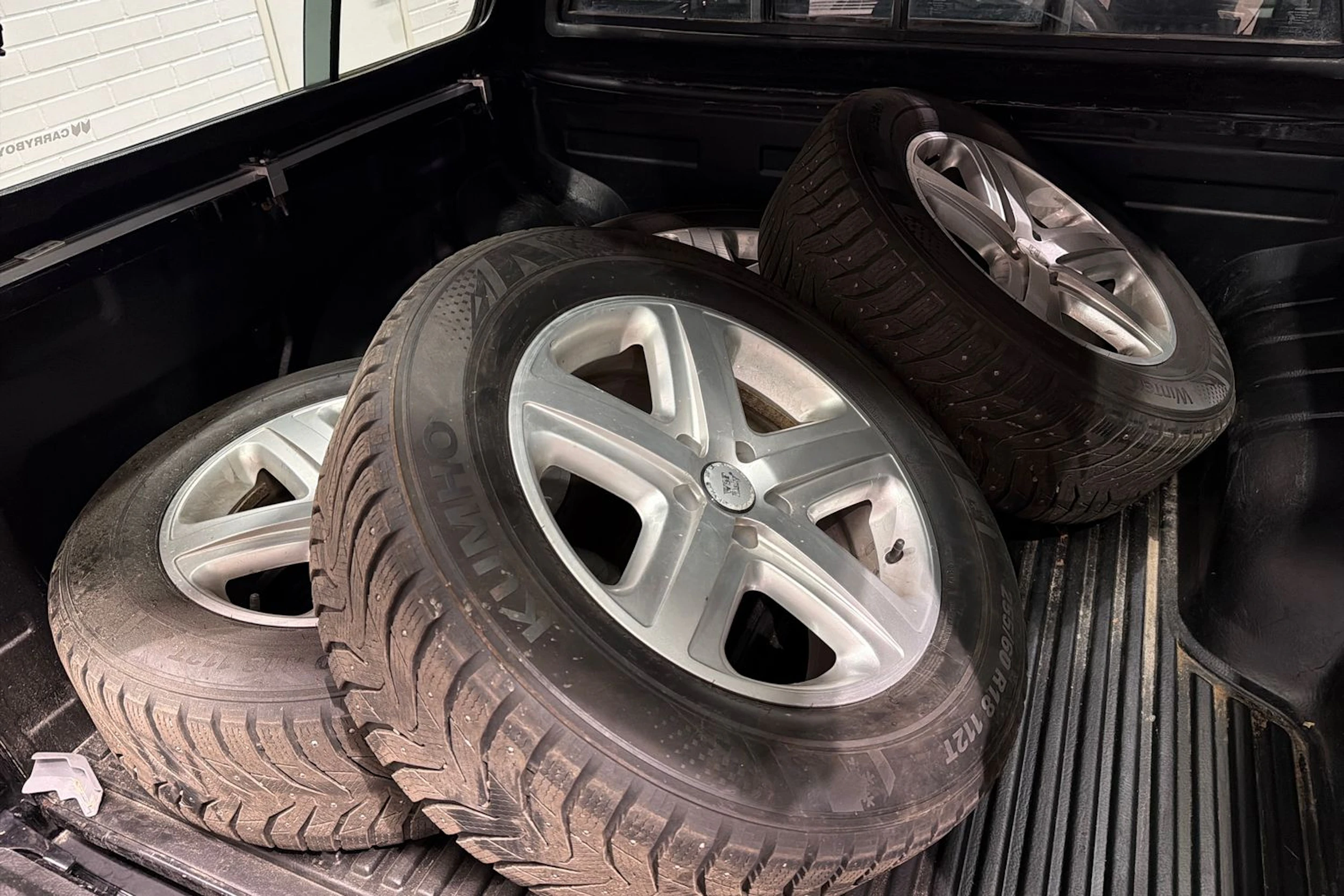 Musta Volkswagen Amarok 2019 kuva 32.