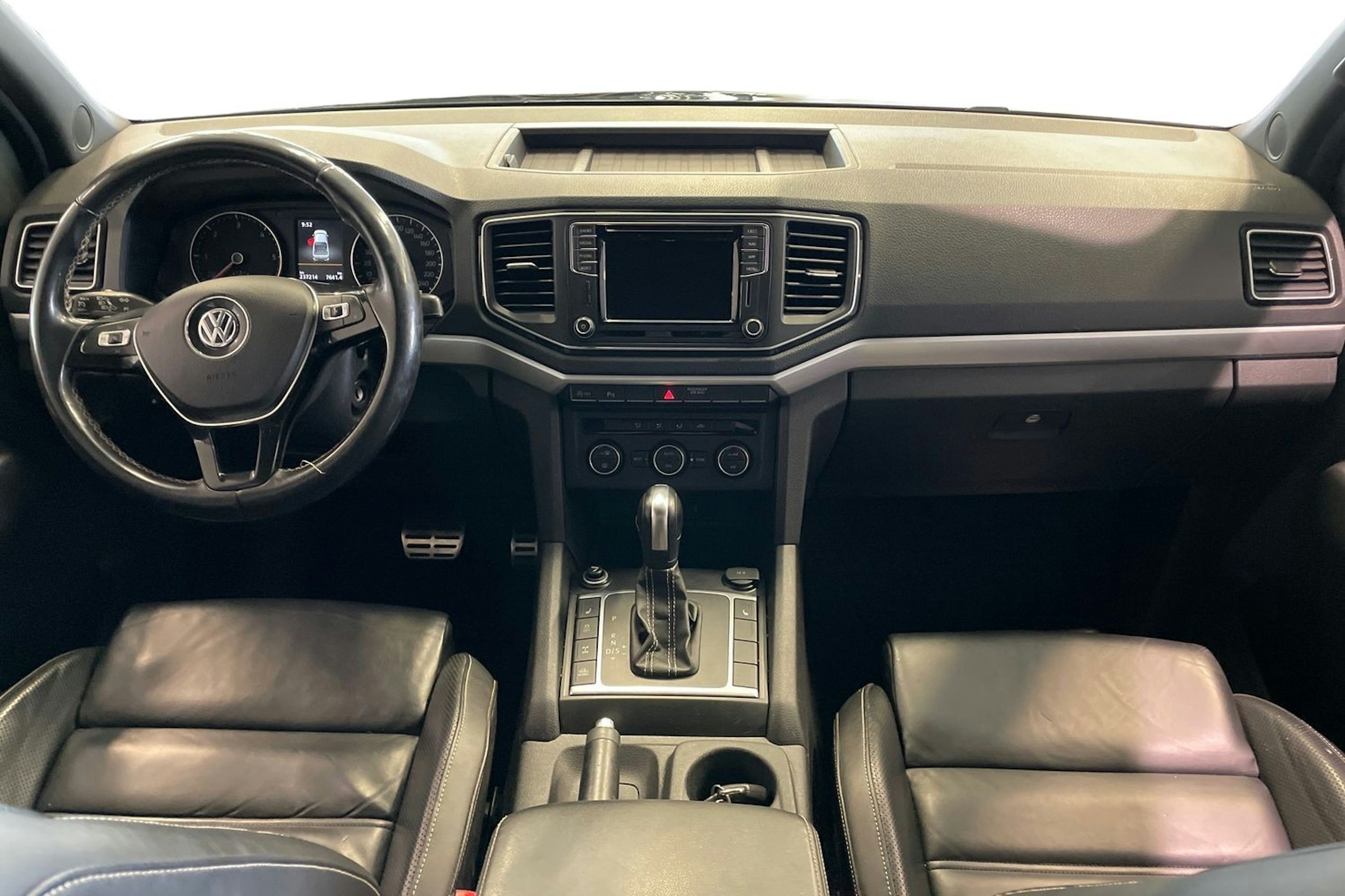 Musta Volkswagen Amarok 2019 kuva 9.