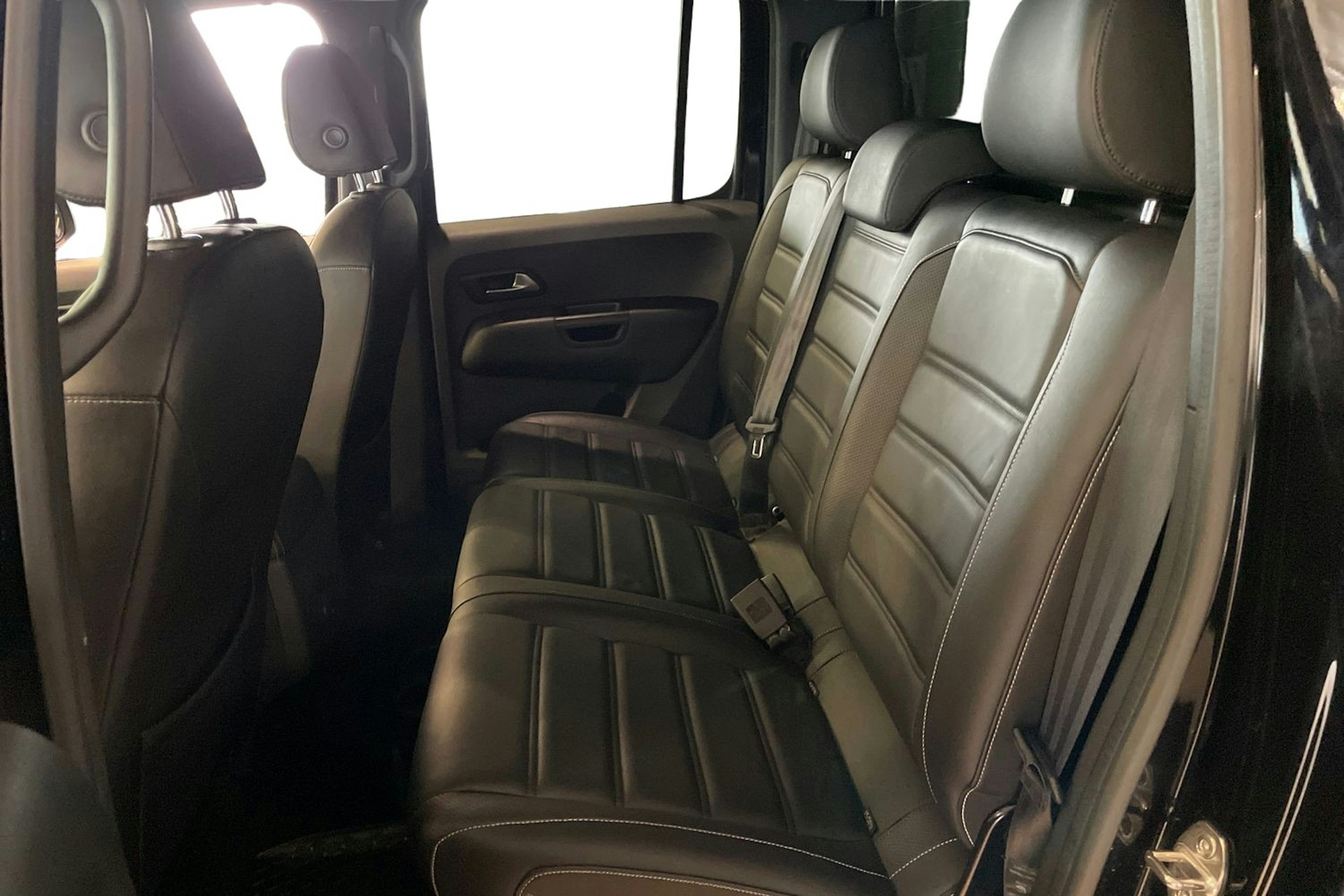 Musta Volkswagen Amarok 2019 kuva 10.