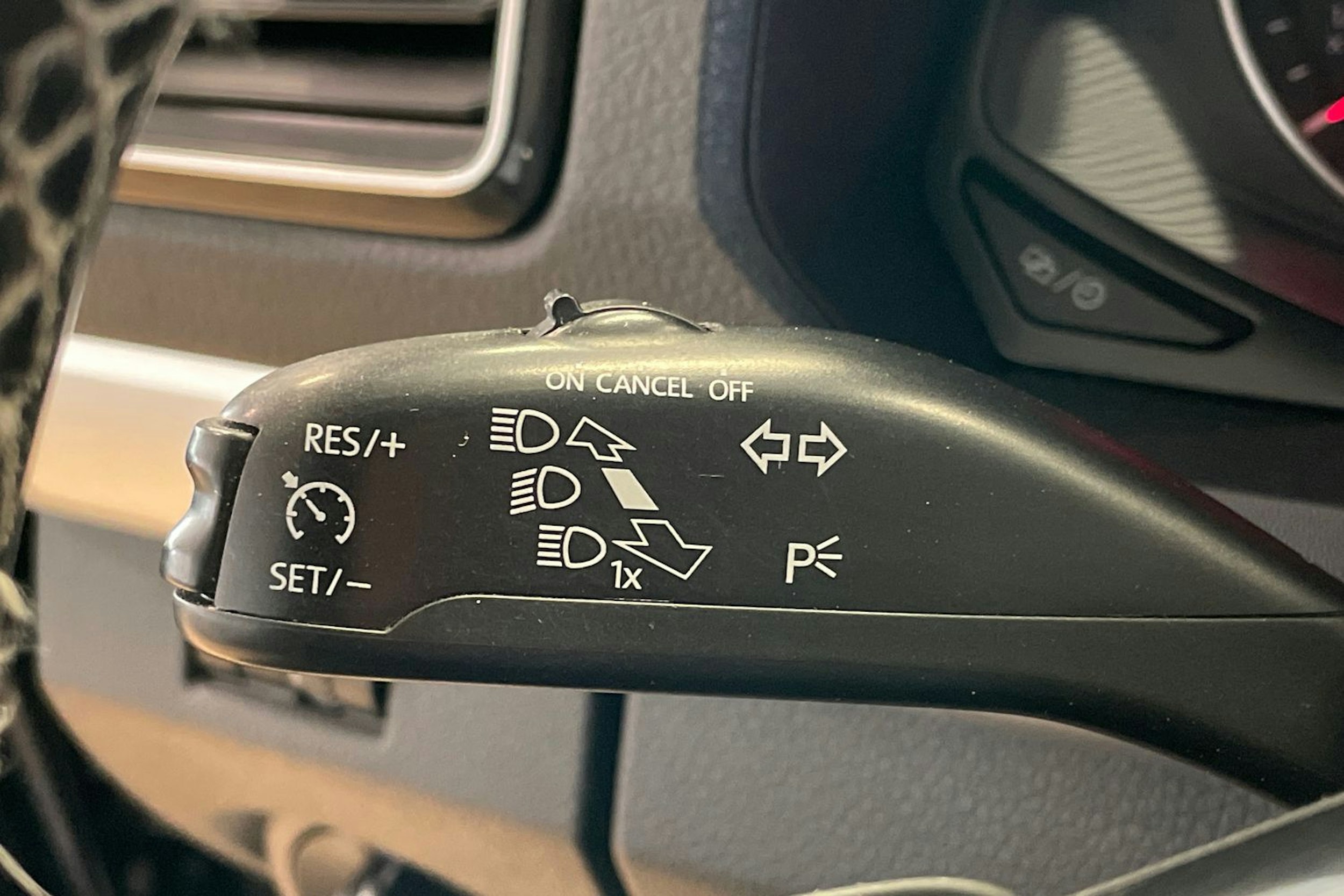 Musta Volkswagen Amarok 2019 kuva 15.
