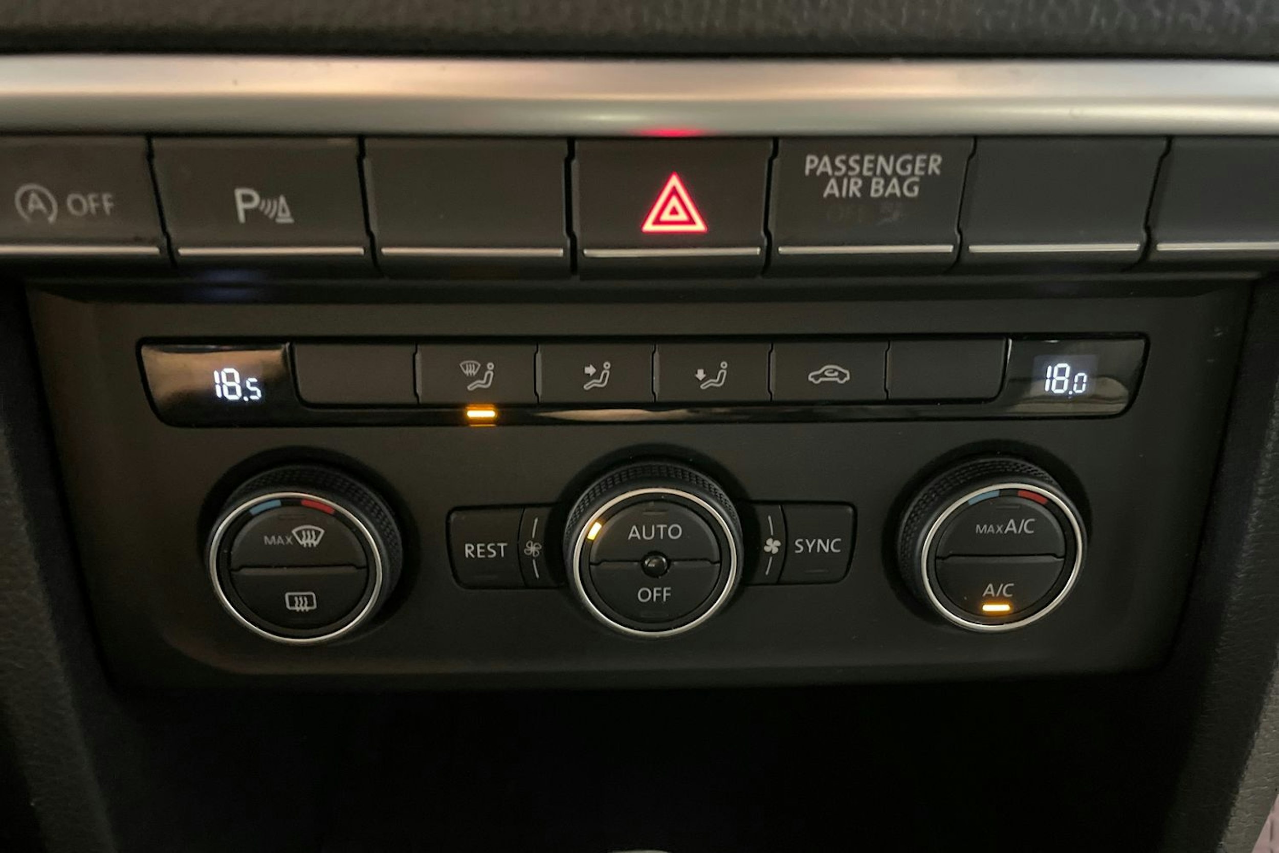 Musta Volkswagen Amarok 2019 kuva 17.