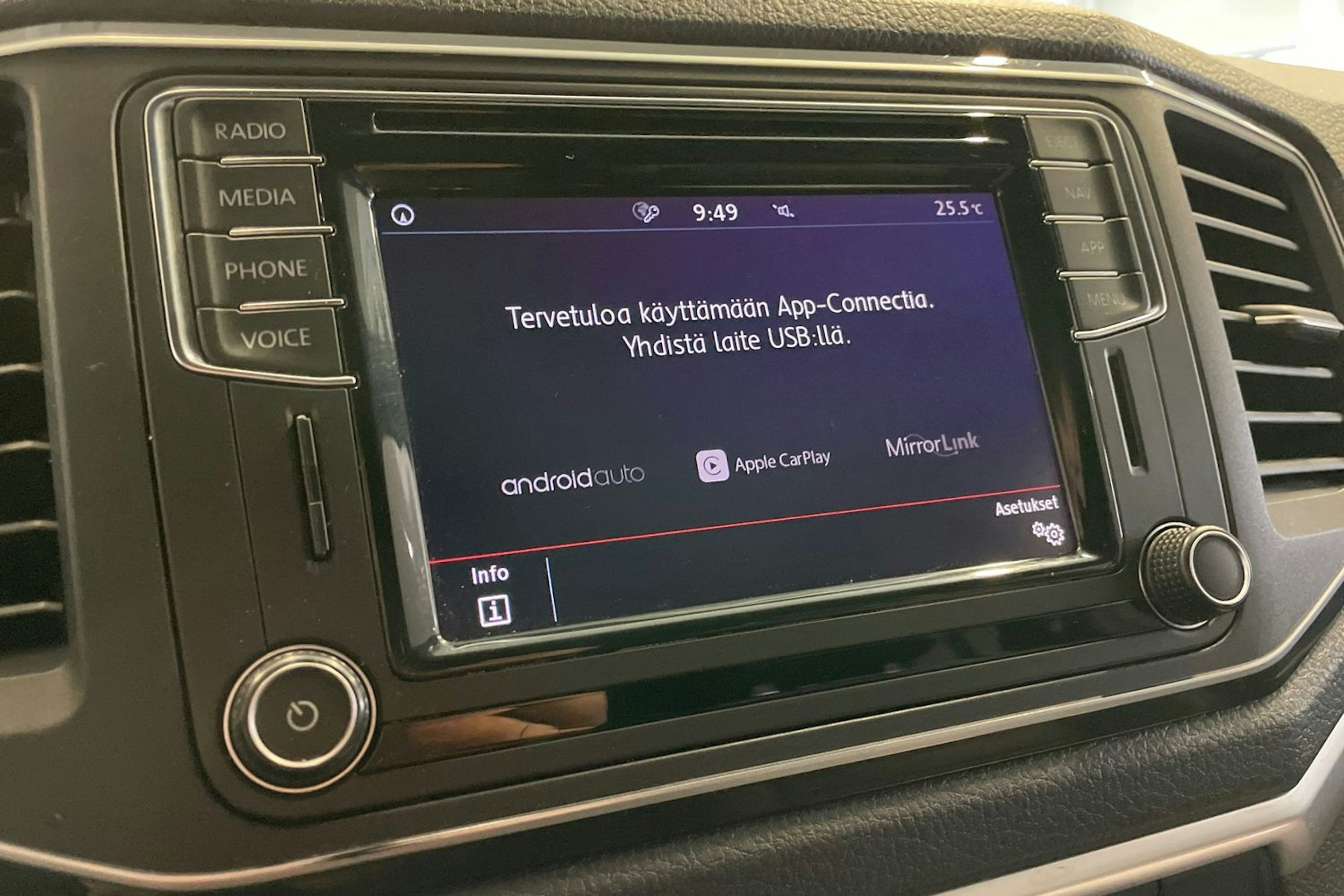 Musta Volkswagen Amarok 2019 kuva 19.