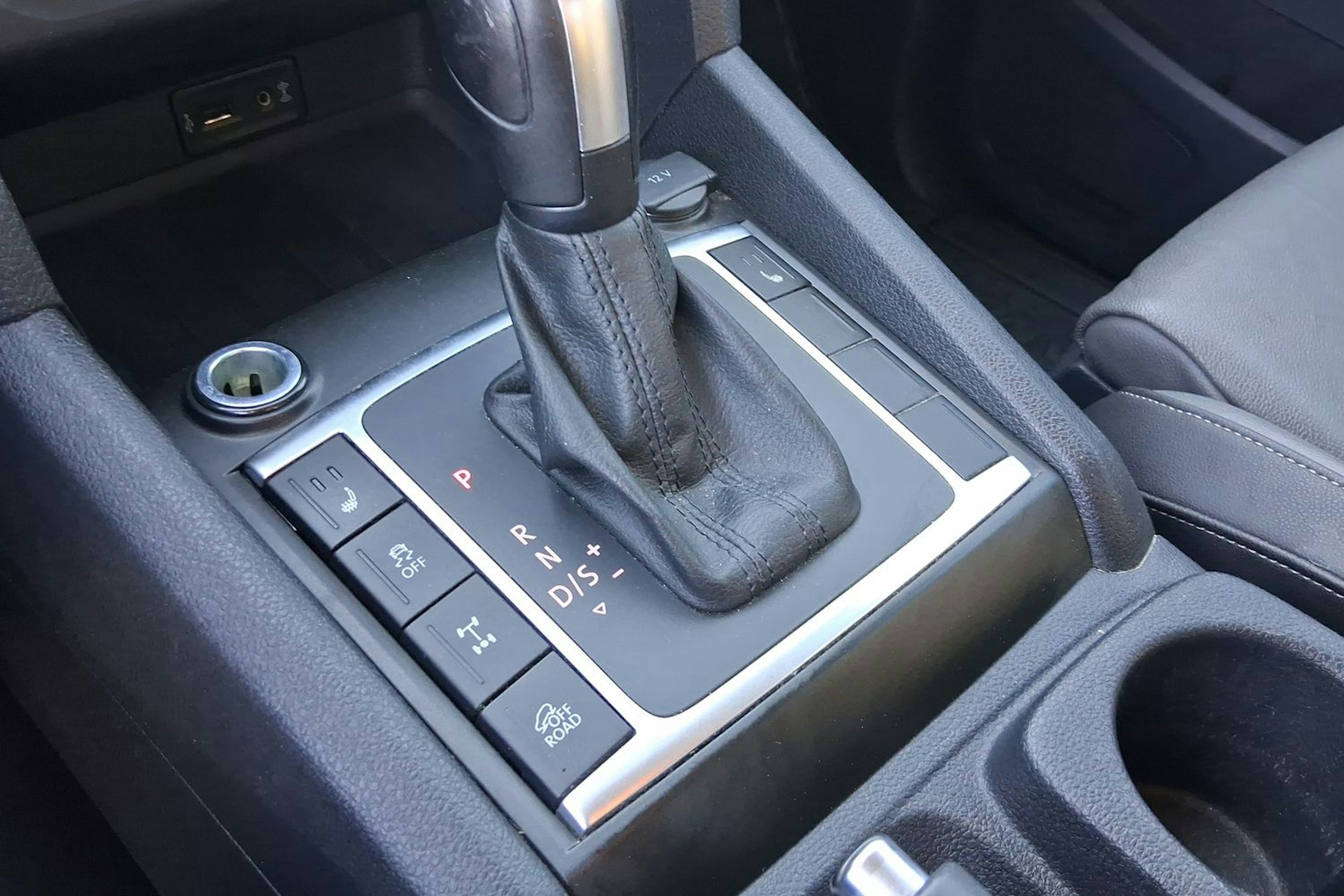 musta Volkswagen Amarok 2019 kuva 19.