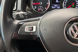 punainen Volkswagen Amarok 2019 kuva 15.