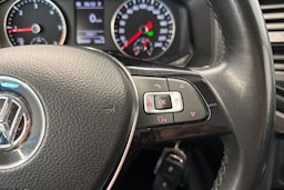 punainen Volkswagen Amarok 2019 kuva 16.