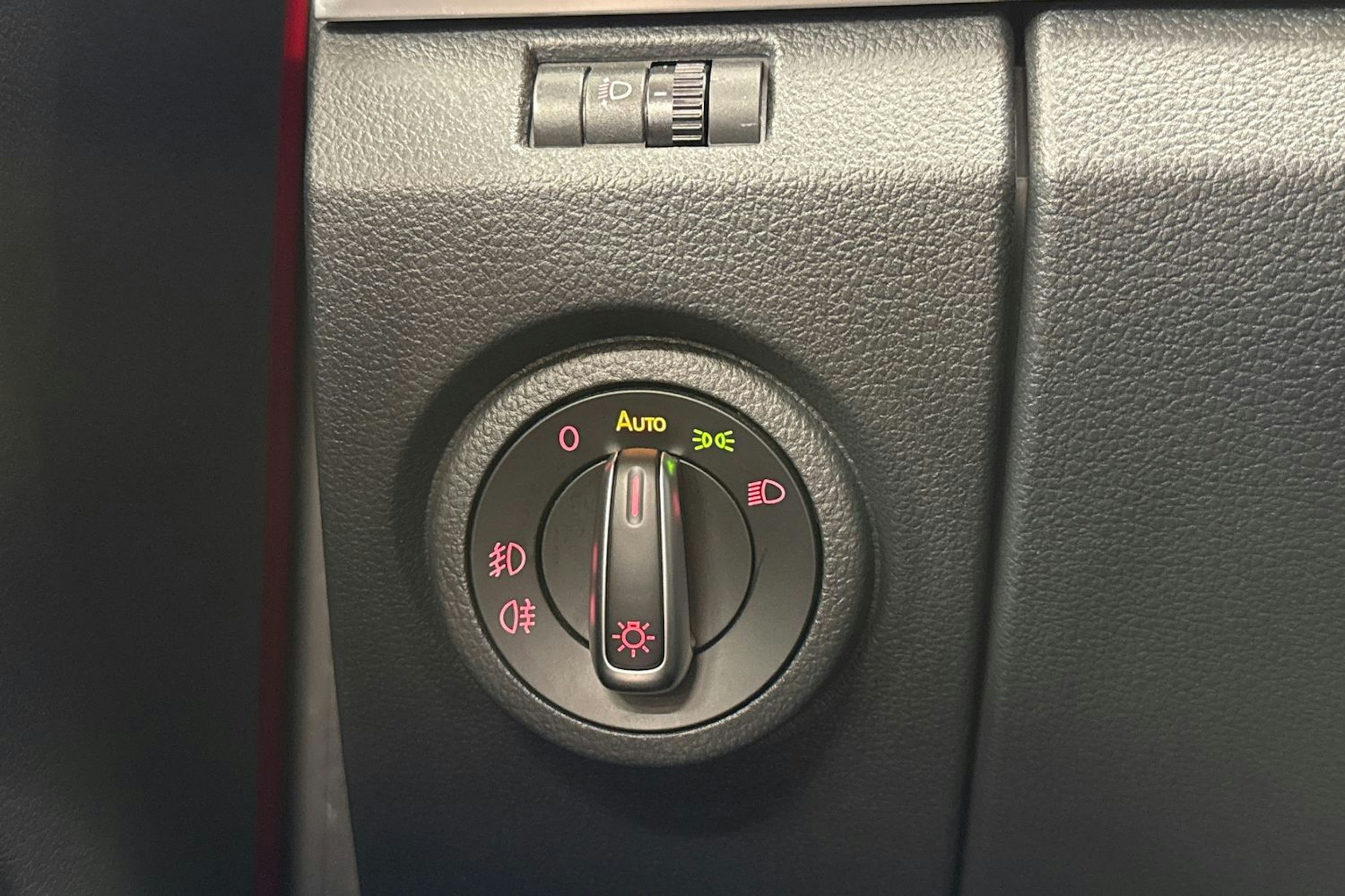 punainen Volkswagen Amarok 2019 kuva 18.