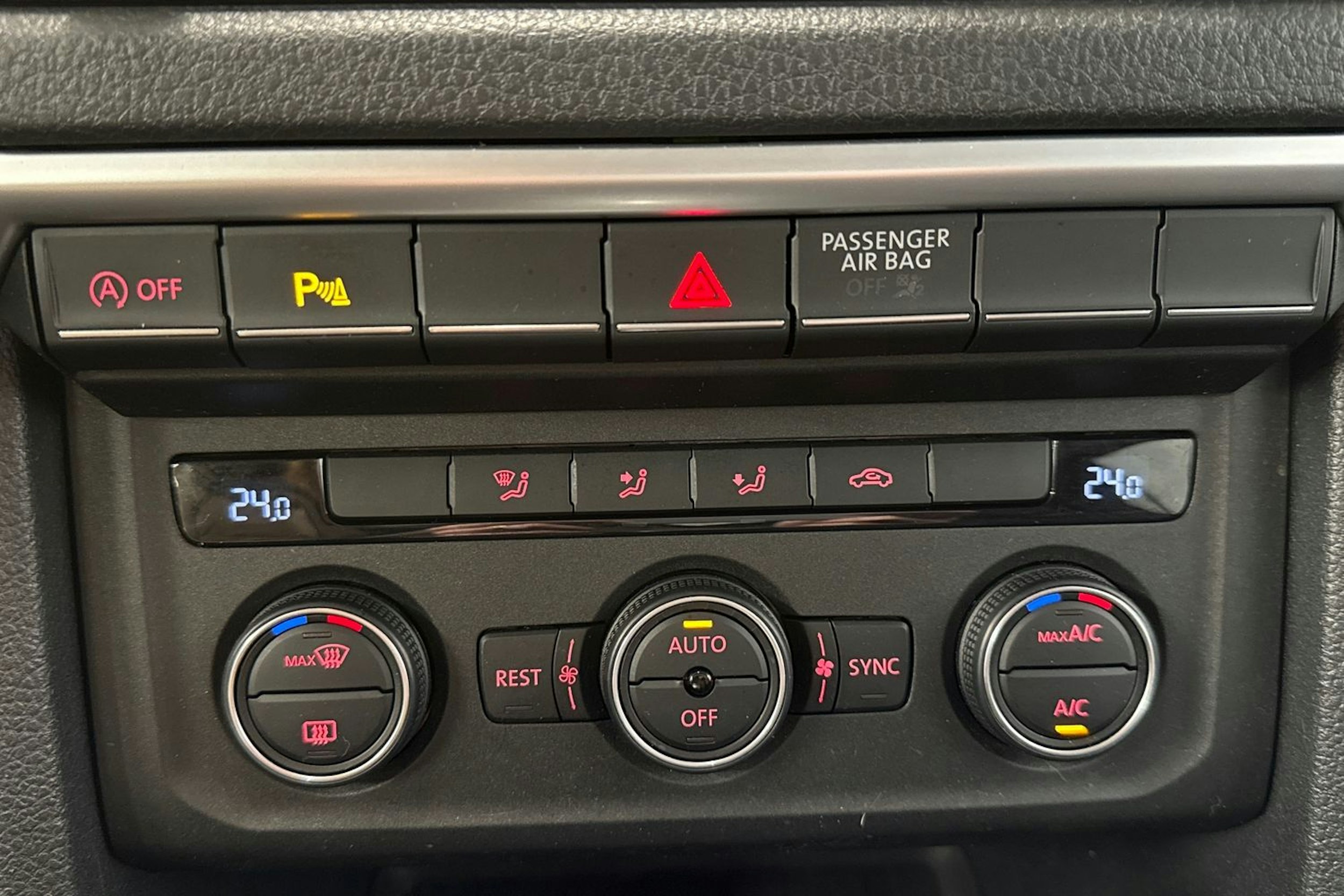 punainen Volkswagen Amarok 2019 kuva 23.