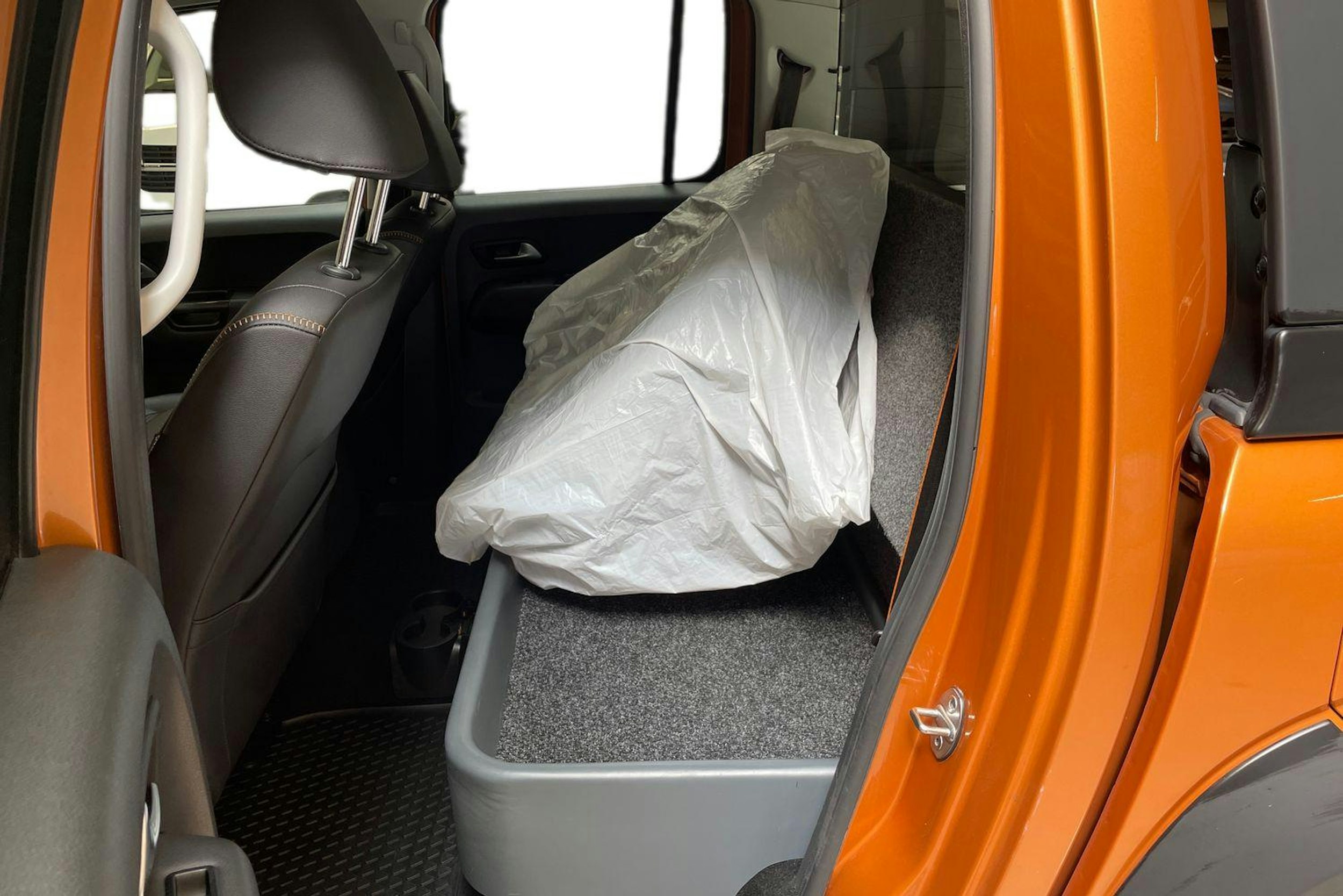 oranssi Volkswagen Amarok 2019 kuva 10.