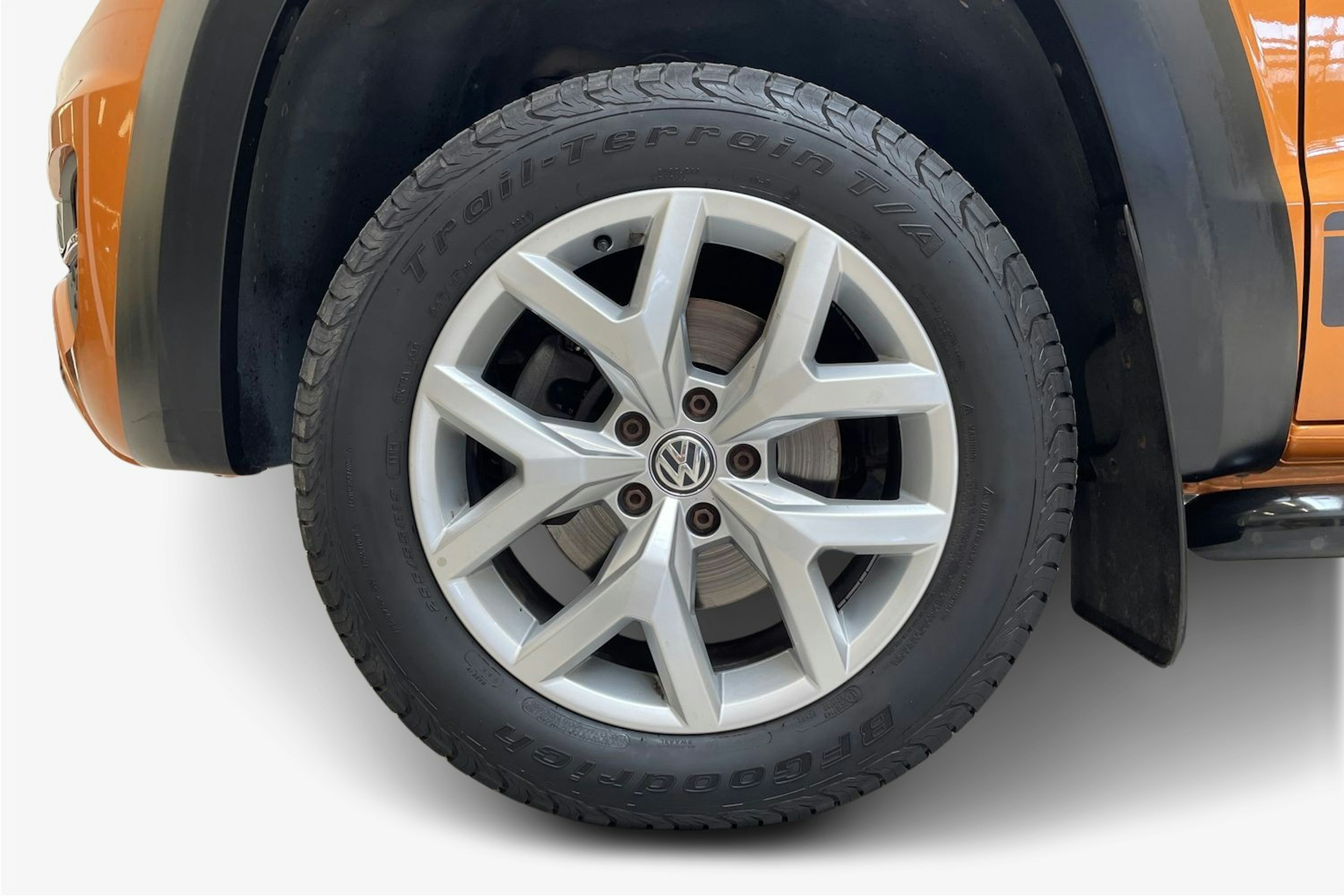 oranssi Volkswagen Amarok 2019 kuva 11.