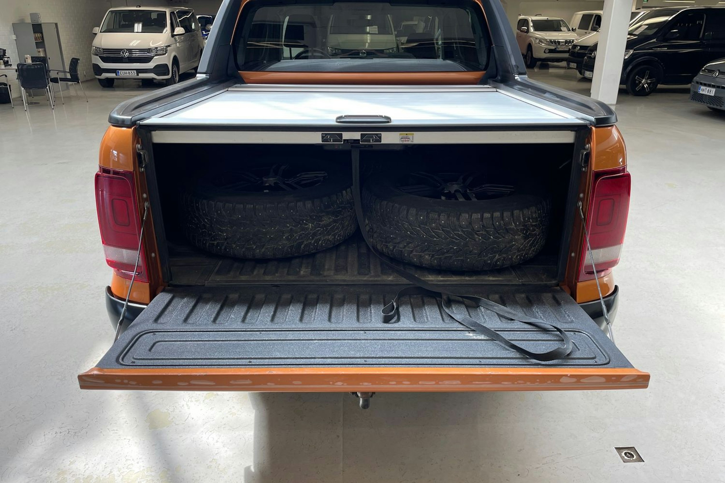 oranssi Volkswagen Amarok 2019 kuva 15.