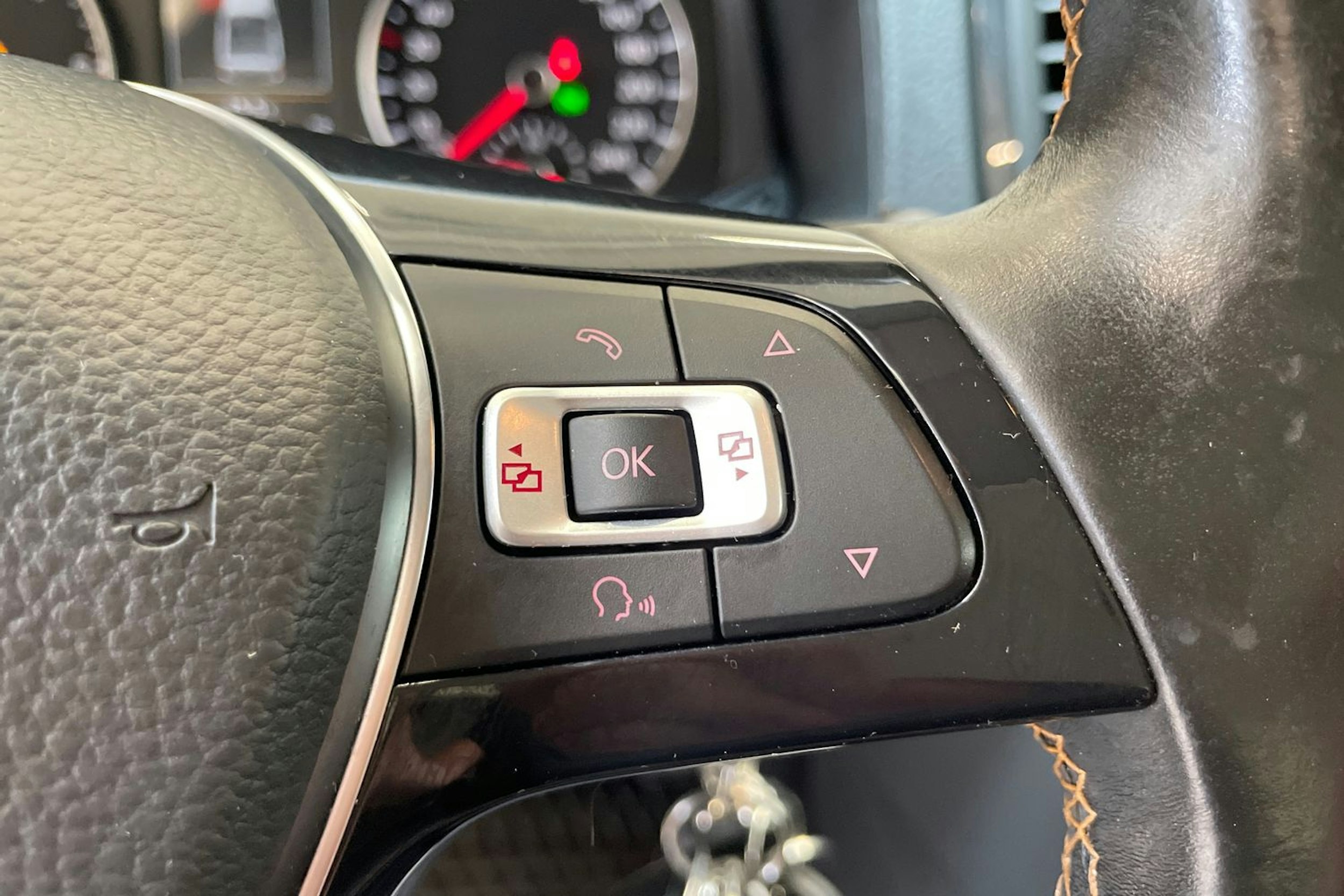 oranssi Volkswagen Amarok 2019 kuva 18.