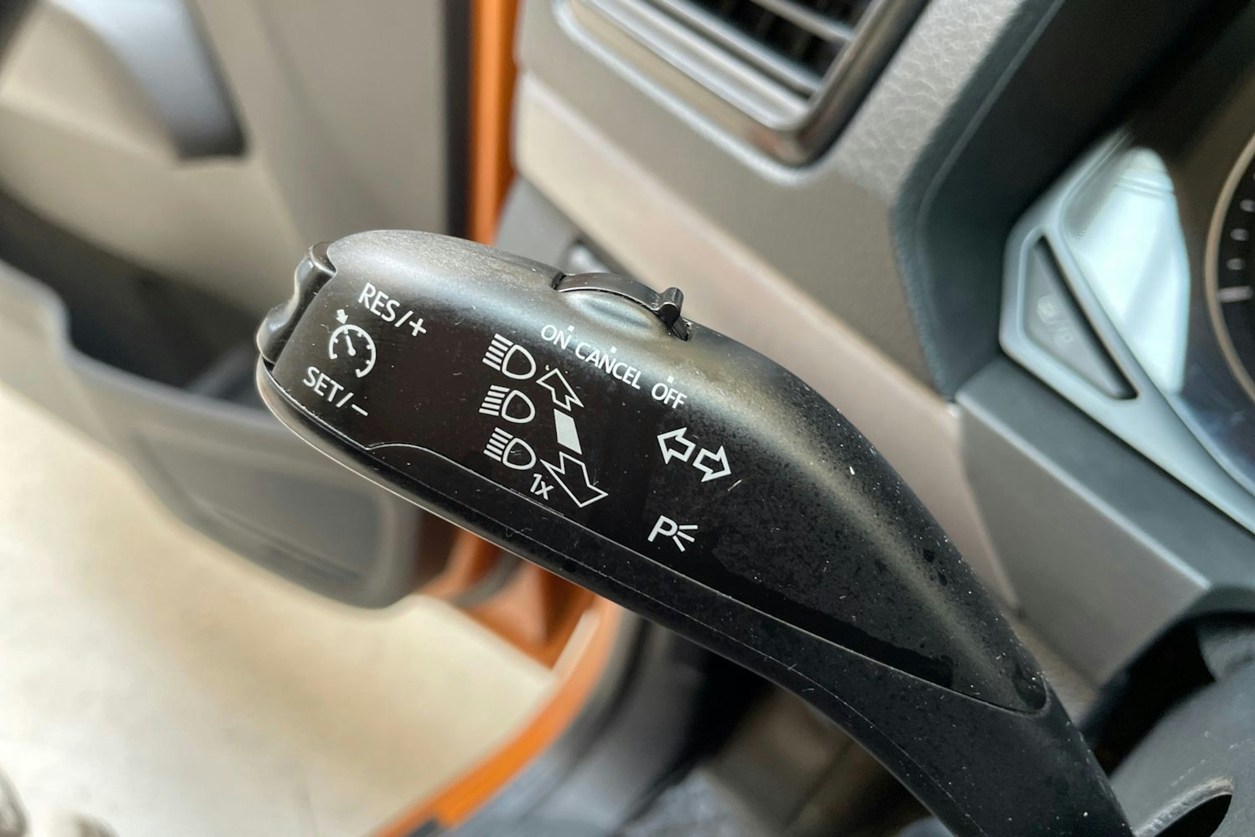 oranssi Volkswagen Amarok 2019 kuva 19.