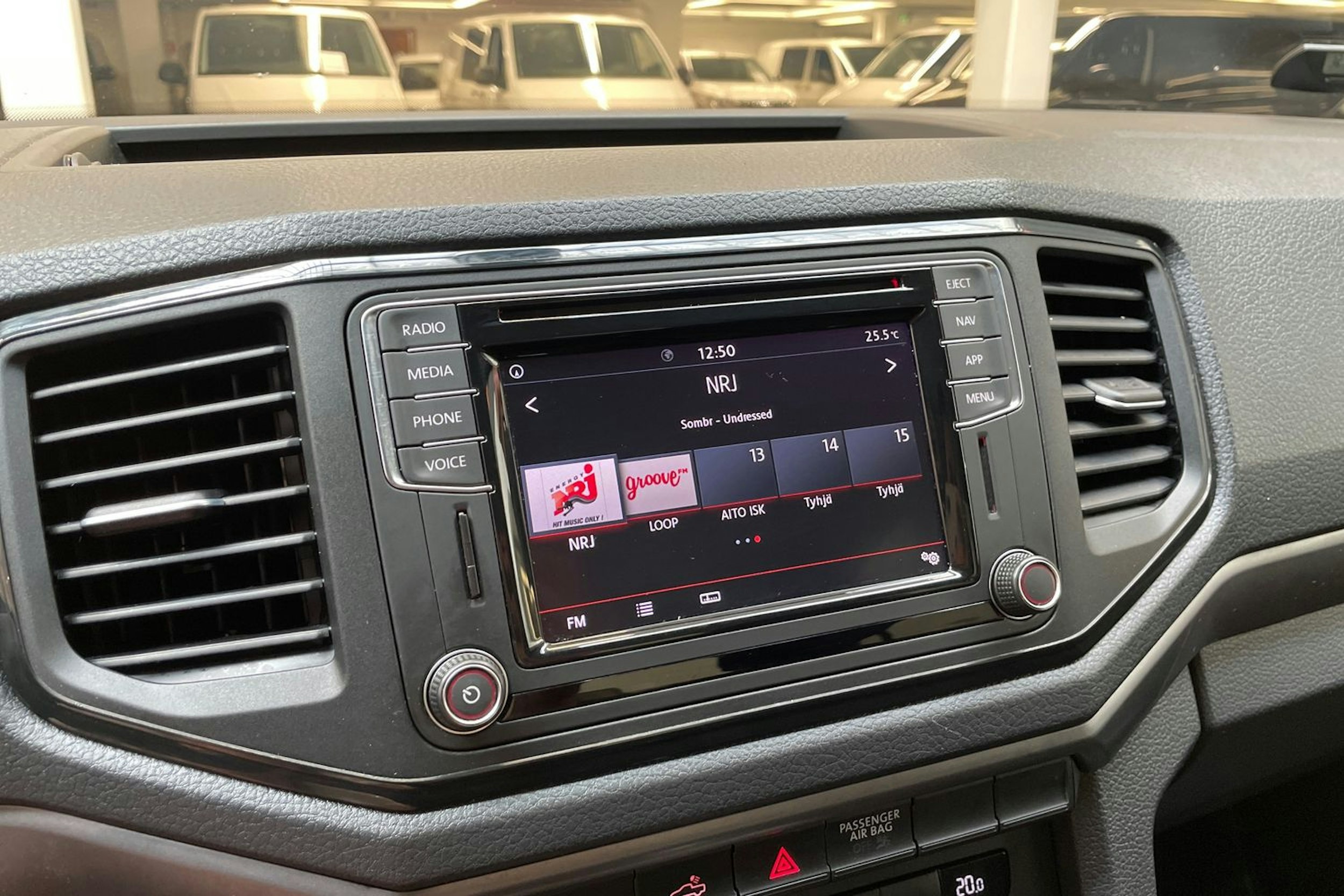 oranssi Volkswagen Amarok 2019 kuva 22.