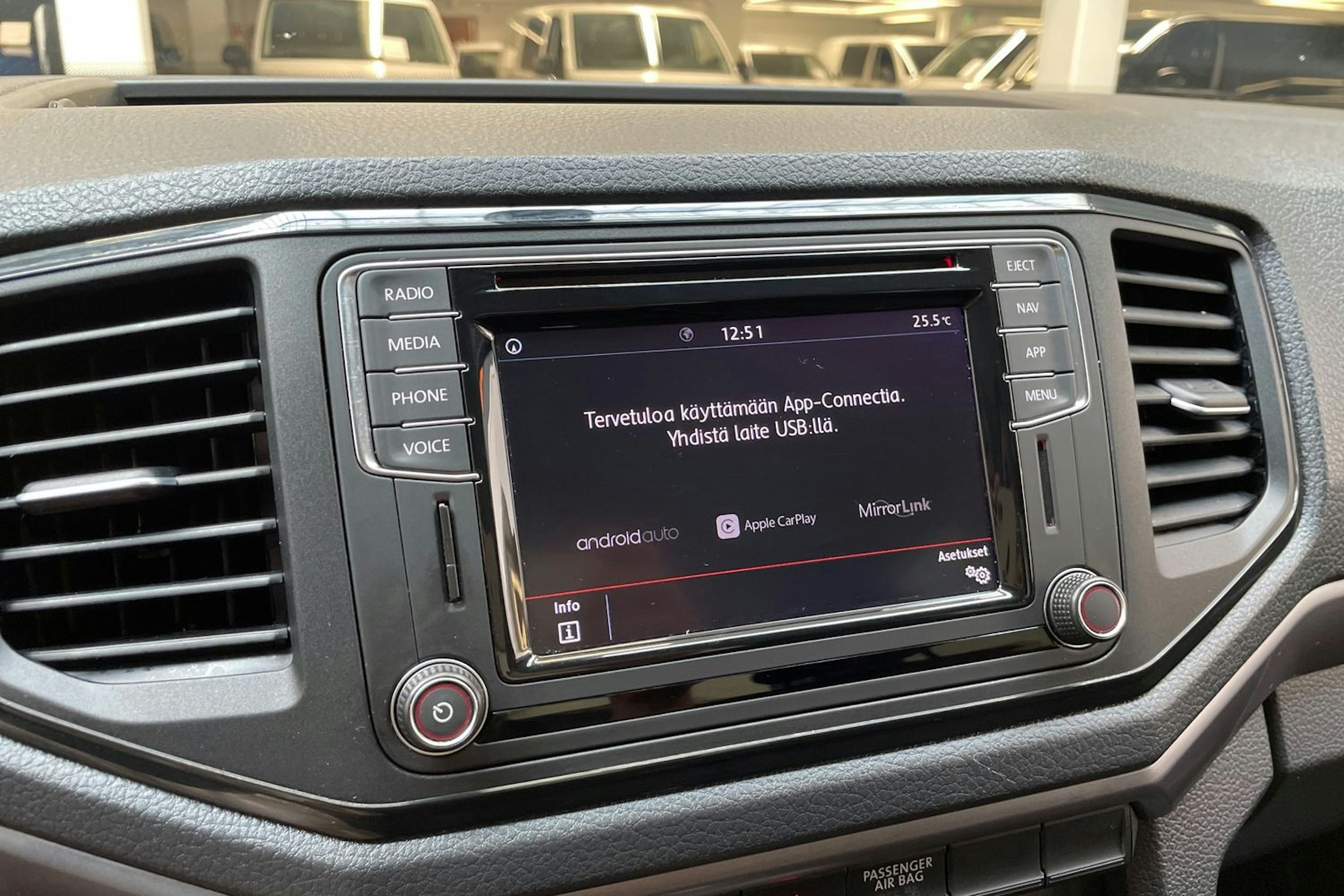 oranssi Volkswagen Amarok 2019 kuva 26.