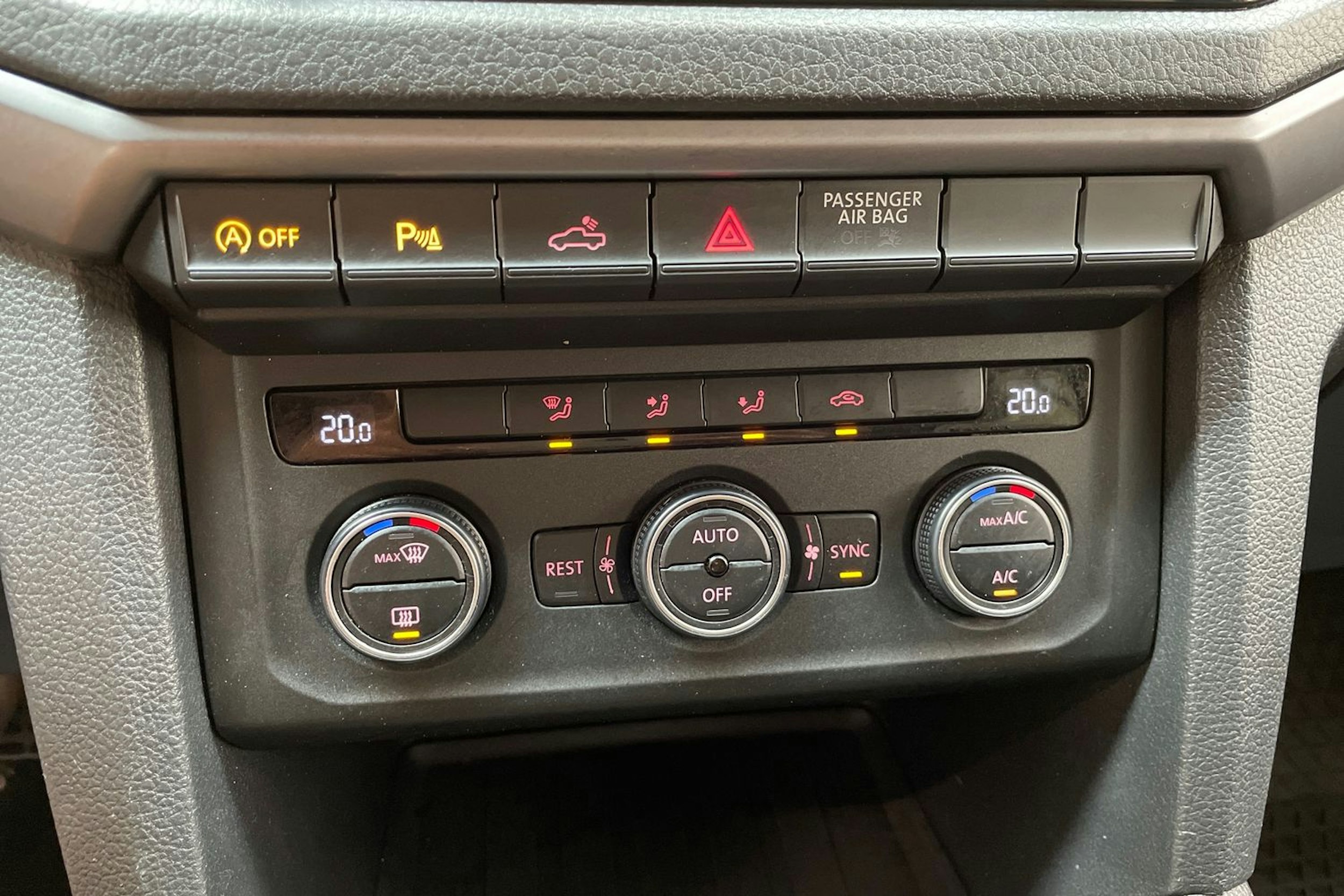 oranssi Volkswagen Amarok 2019 kuva 27.