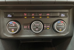 oranssi Volkswagen Amarok 2019 kuva 28.