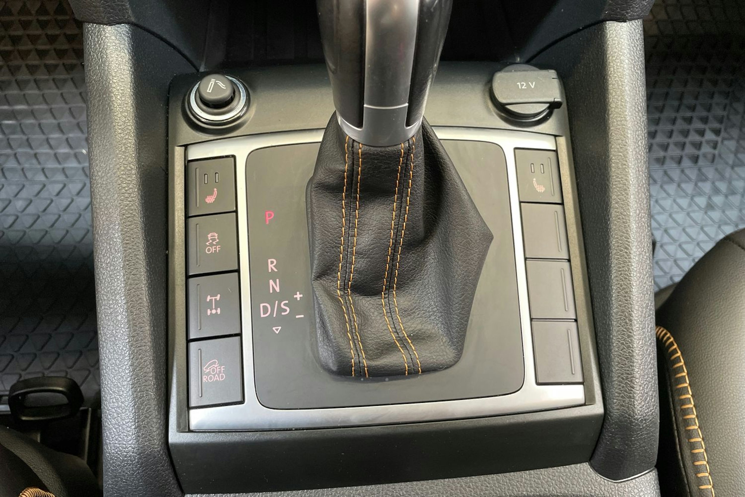 oranssi Volkswagen Amarok 2019 kuva 29.
