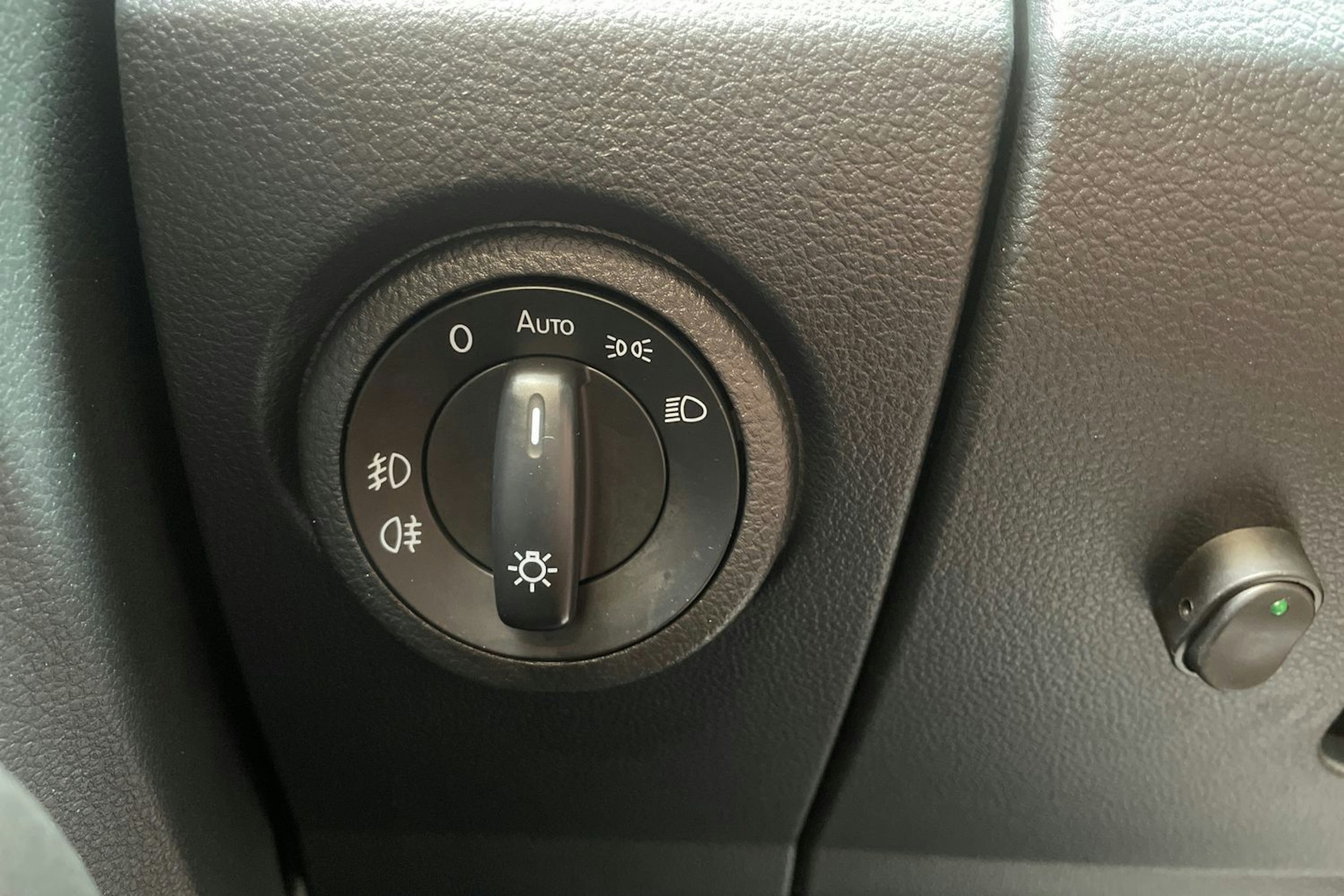 oranssi Volkswagen Amarok 2019 kuva 33.