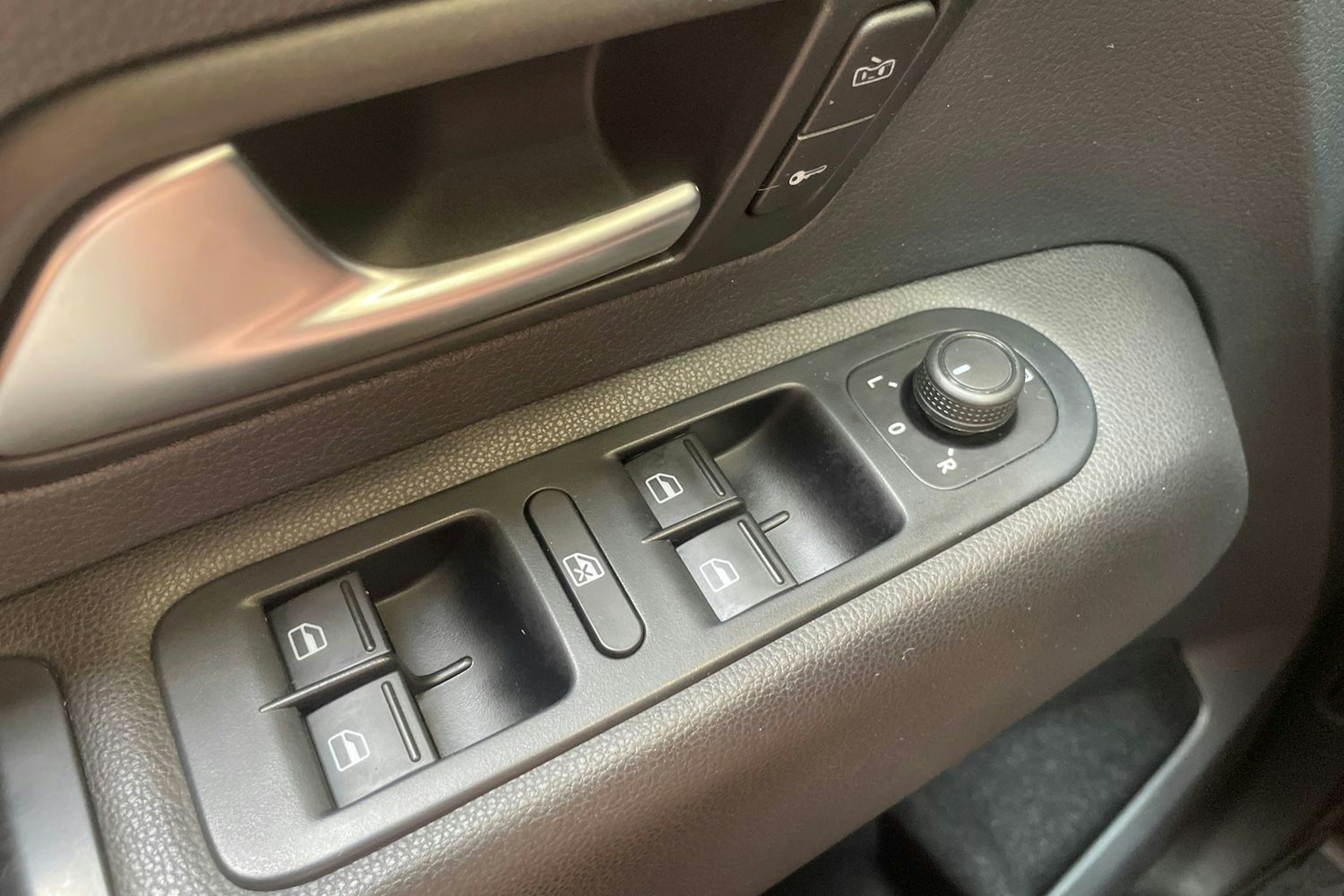 oranssi Volkswagen Amarok 2019 kuva 34.