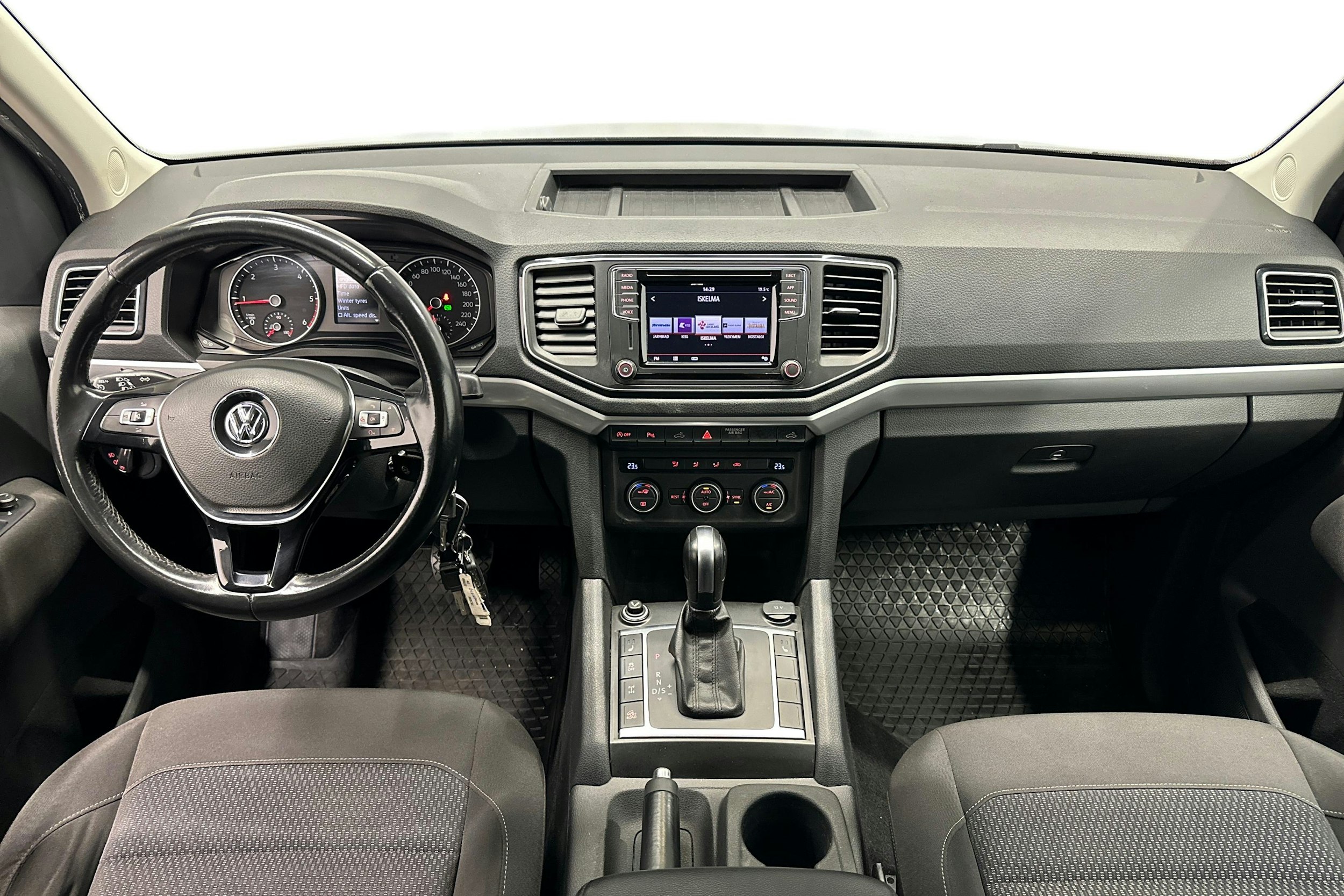 musta Volkswagen Amarok 2019 kuva 9.