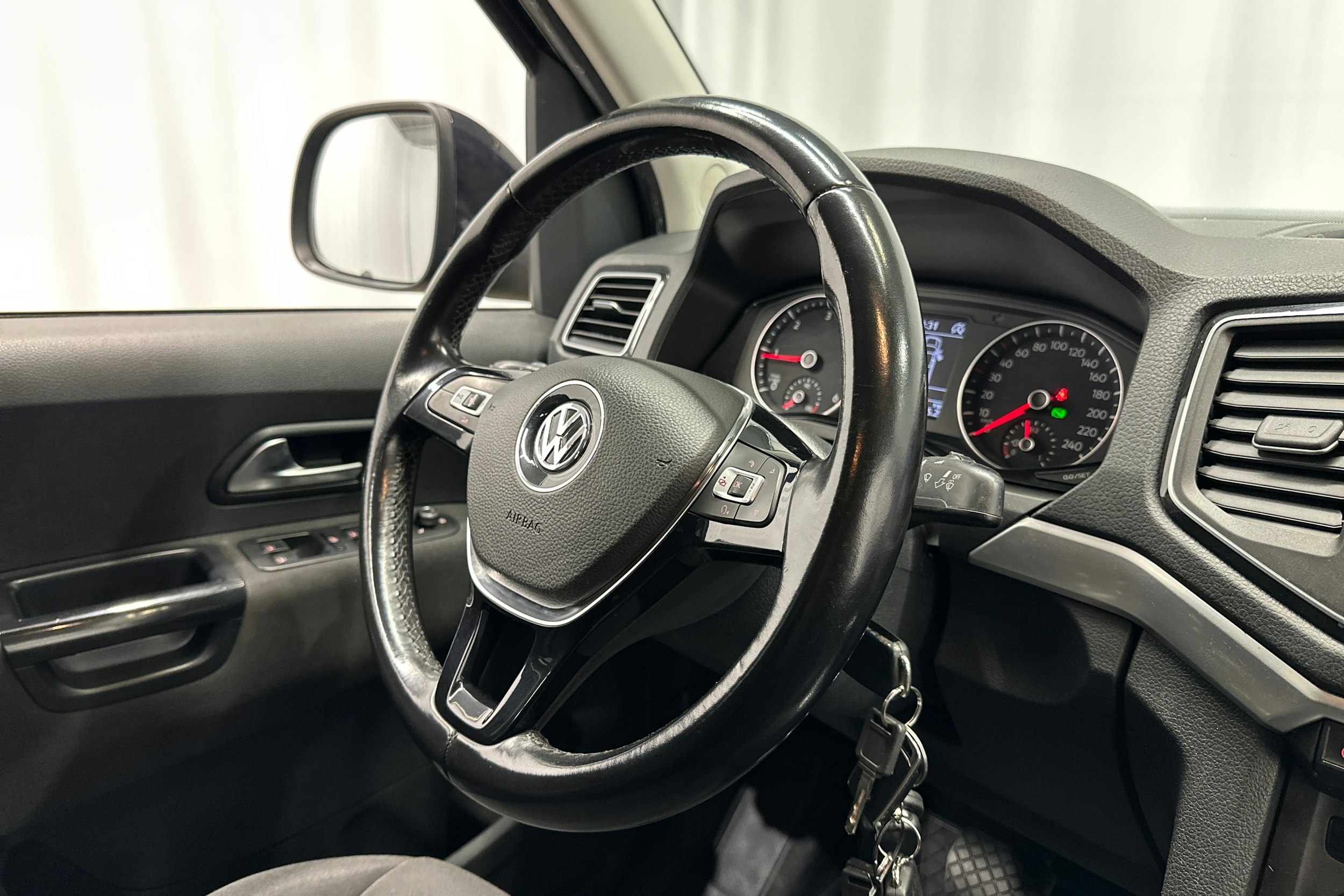 musta Volkswagen Amarok 2019 kuva 15.