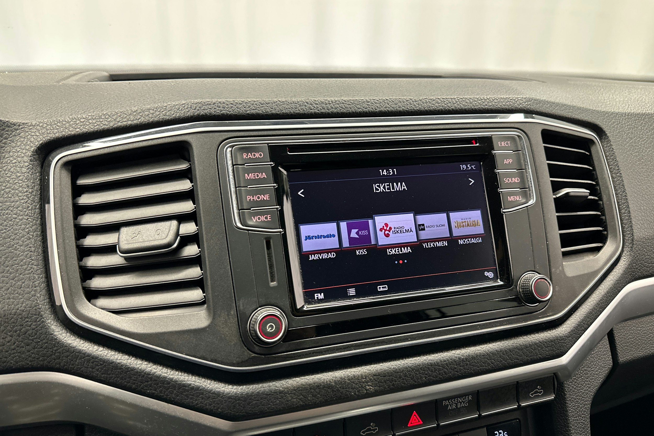 musta Volkswagen Amarok 2019 kuva 16.