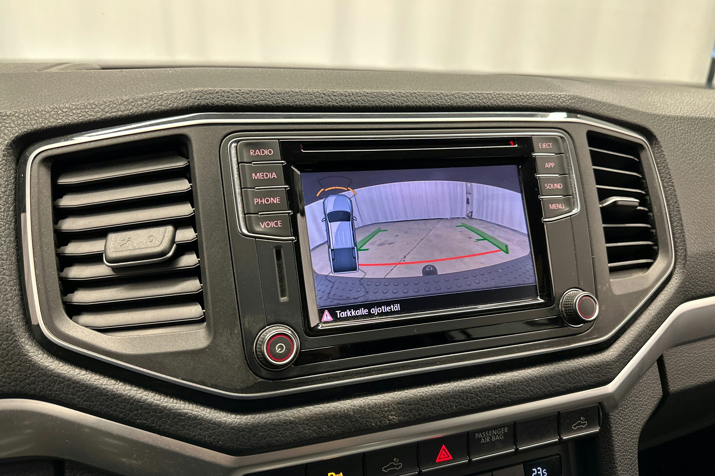 musta Volkswagen Amarok 2019 kuva 18.