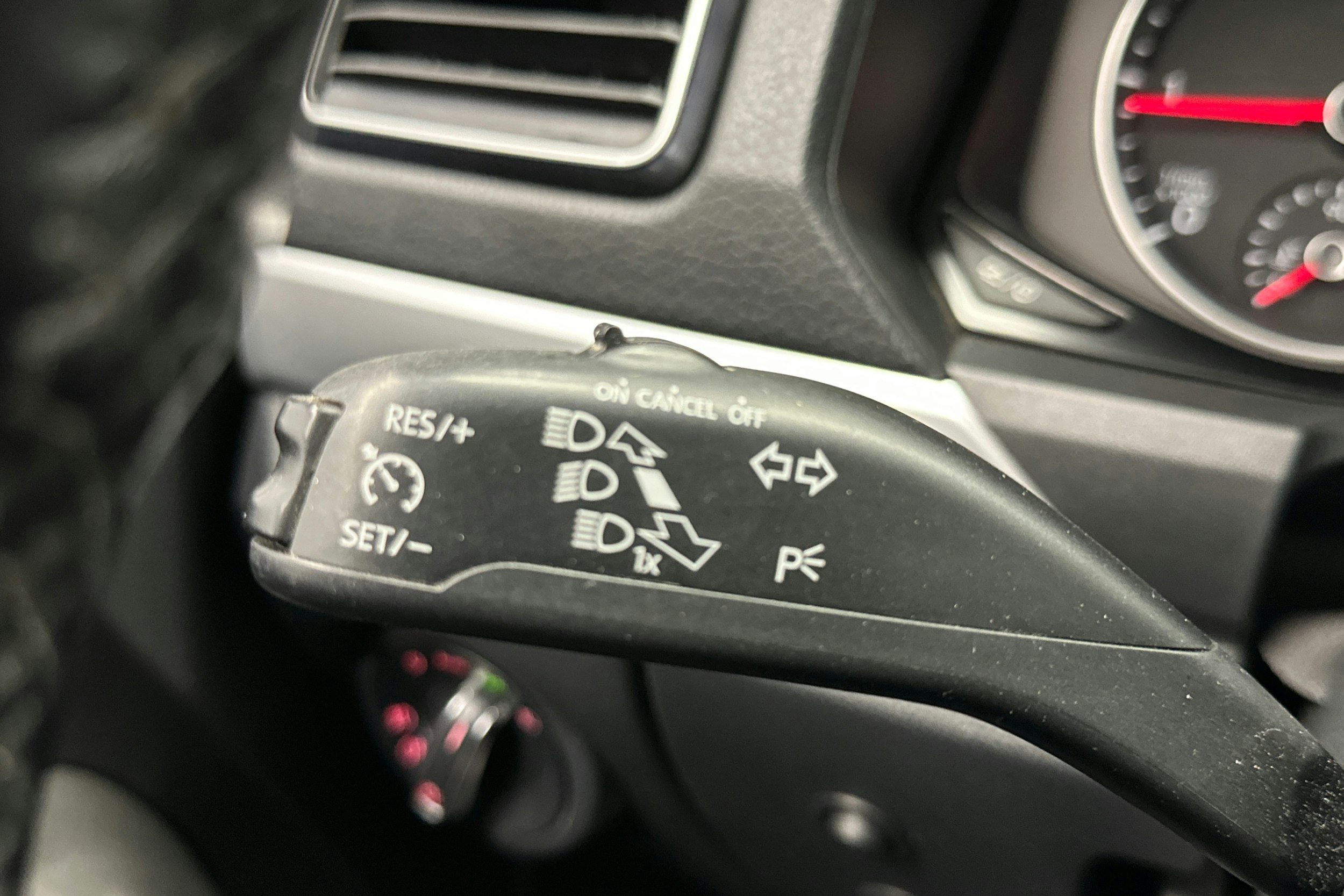 musta Volkswagen Amarok 2019 kuva 21.