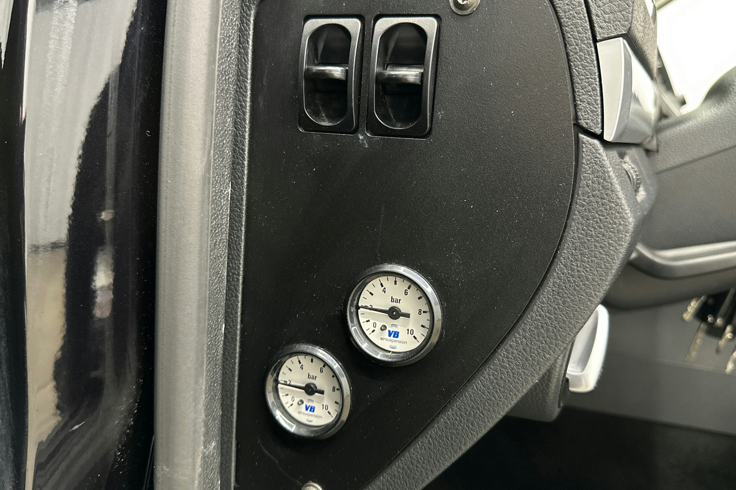 musta Volkswagen Amarok 2019 kuva 22.